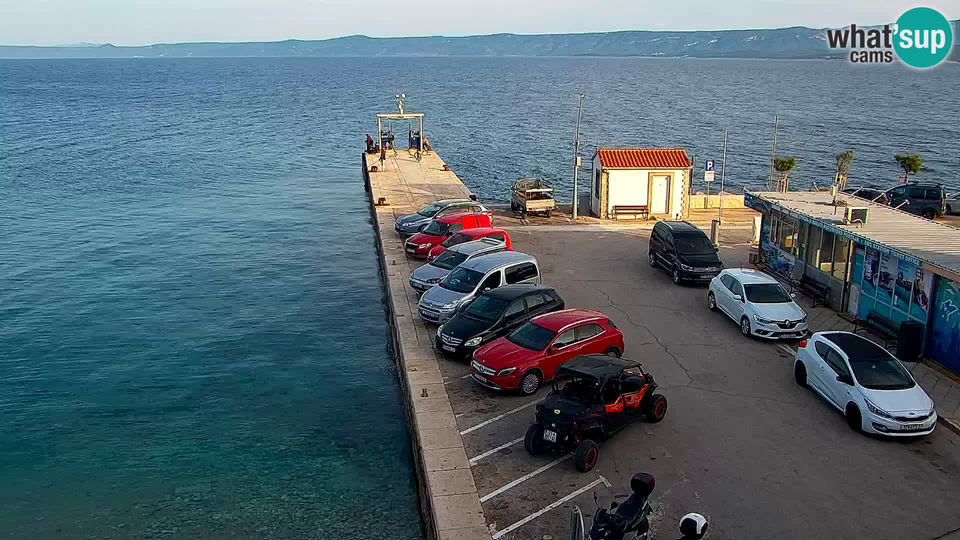 Webcam Bol Centro e Marina – Vista live dal porto di Bol