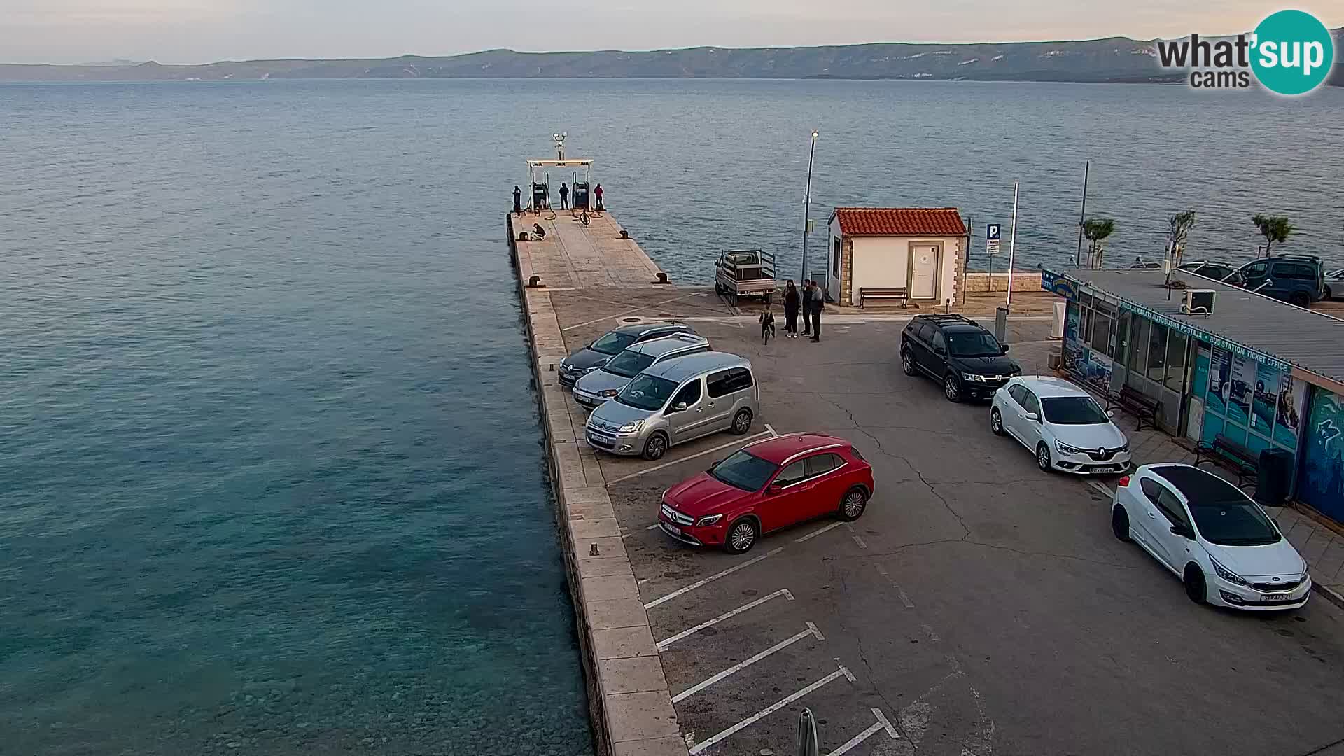 Web kamera Bol – Centar mjesta i marina | Pogled uživo