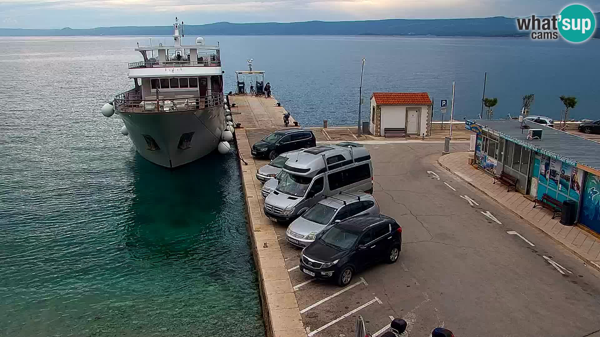 Webcam Bol Centro e Marina – Vista live dal porto di Bol
