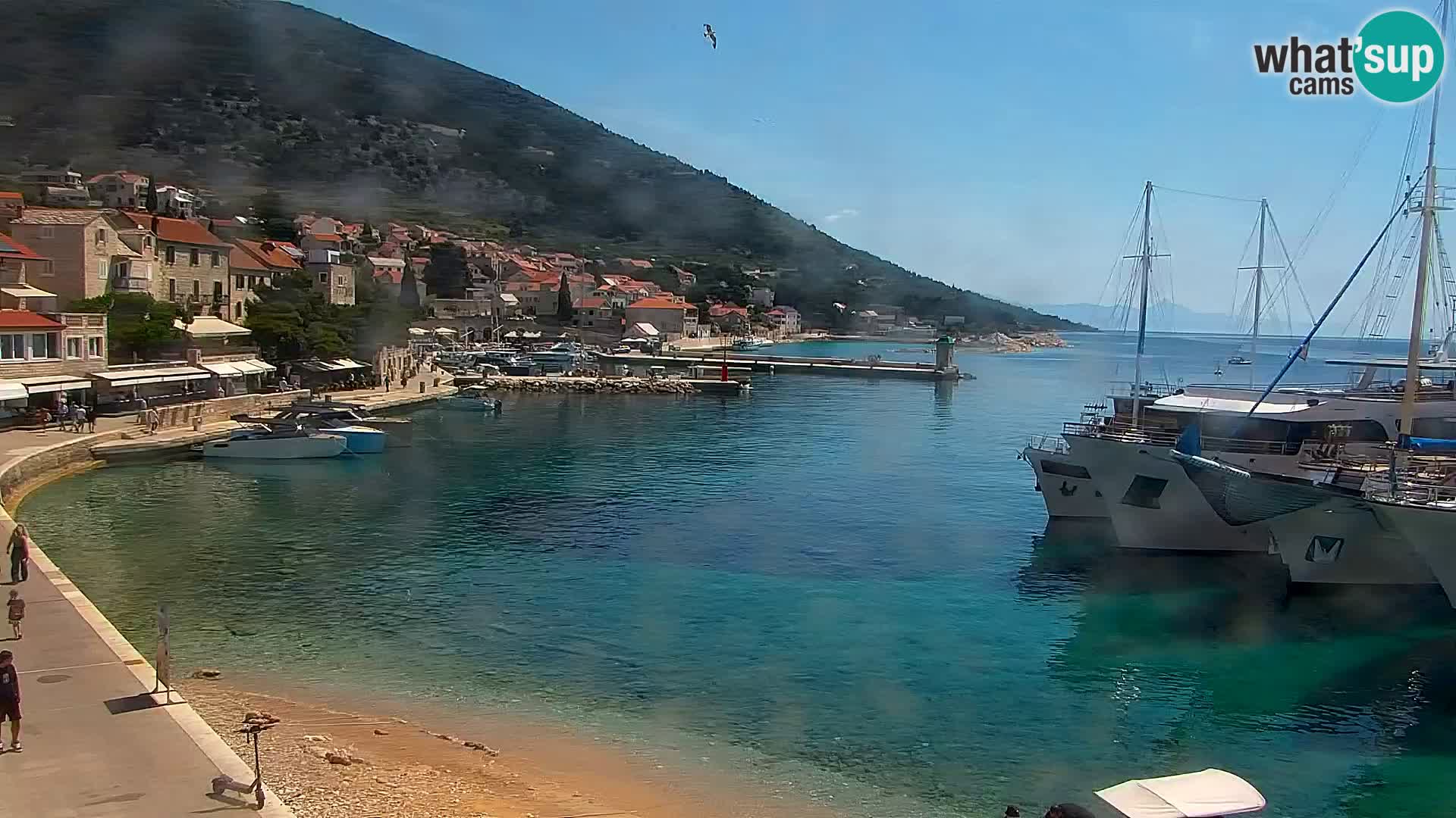 Webcam Bol Centro e Marina – Vista live dal porto di Bol
