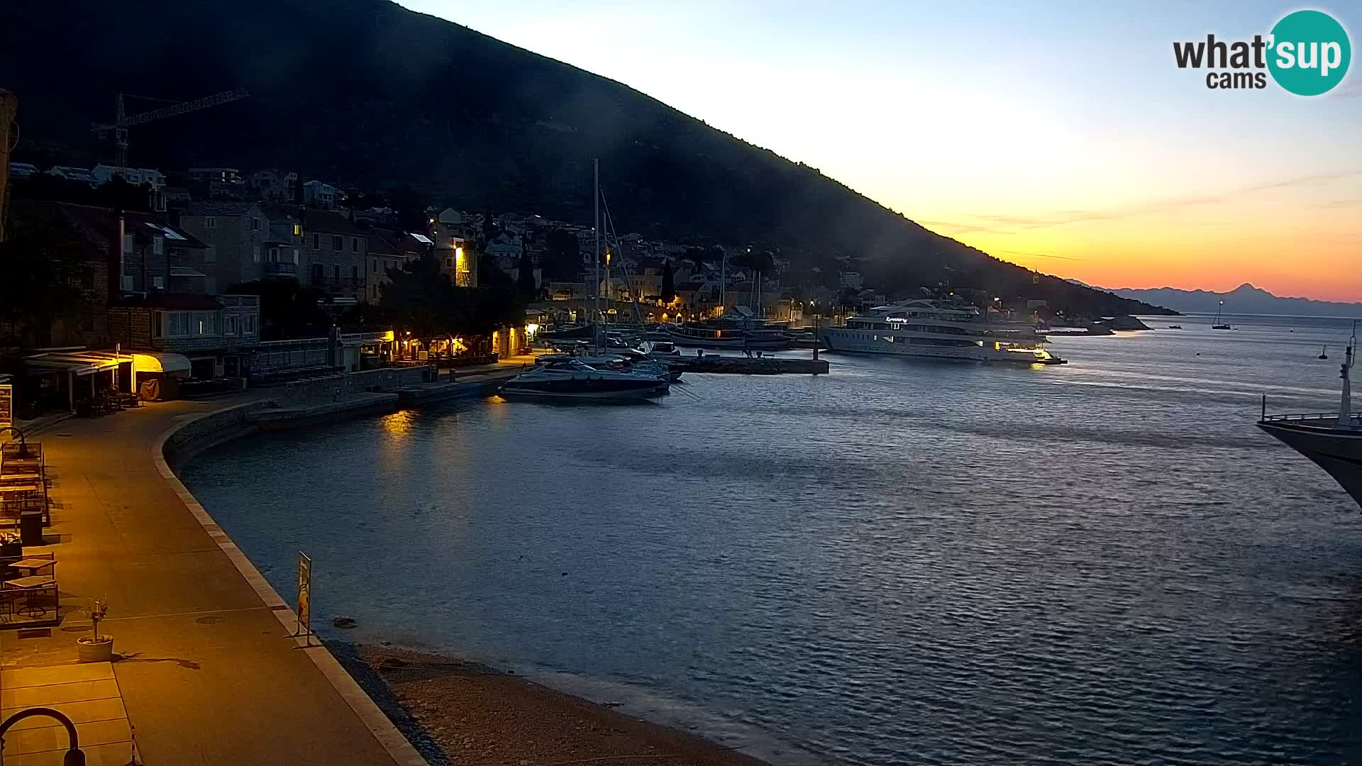 Webcam Bol Centro e Marina – Vista live dal porto di Bol