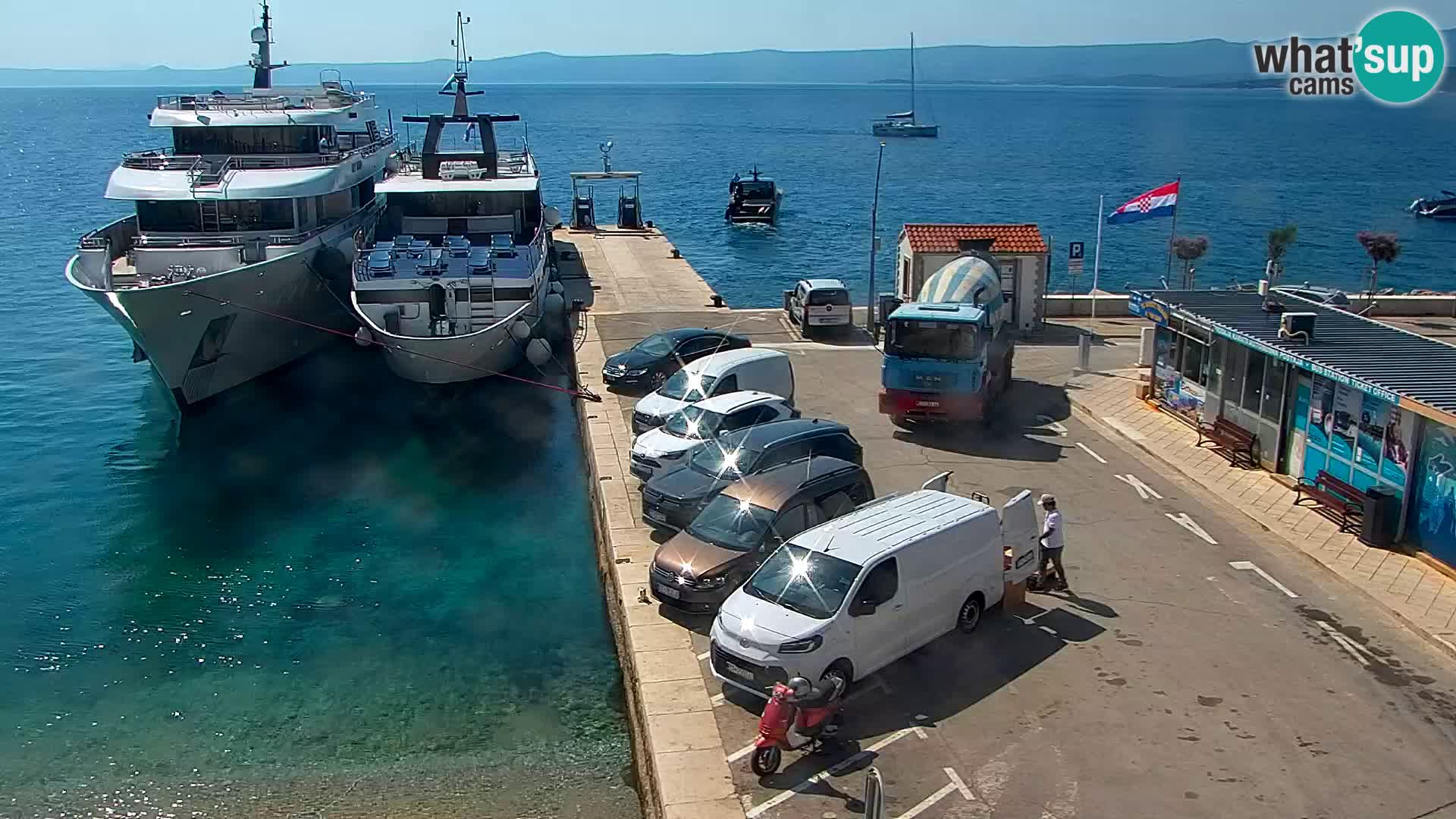 Webcam Bol Centro e Marina – Vista live dal porto di Bol