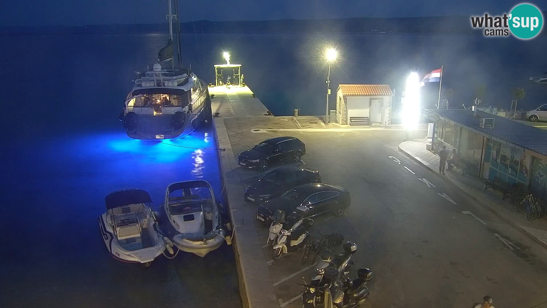 Webcam Bol Centro e Marina – Vista live dal porto di Bol