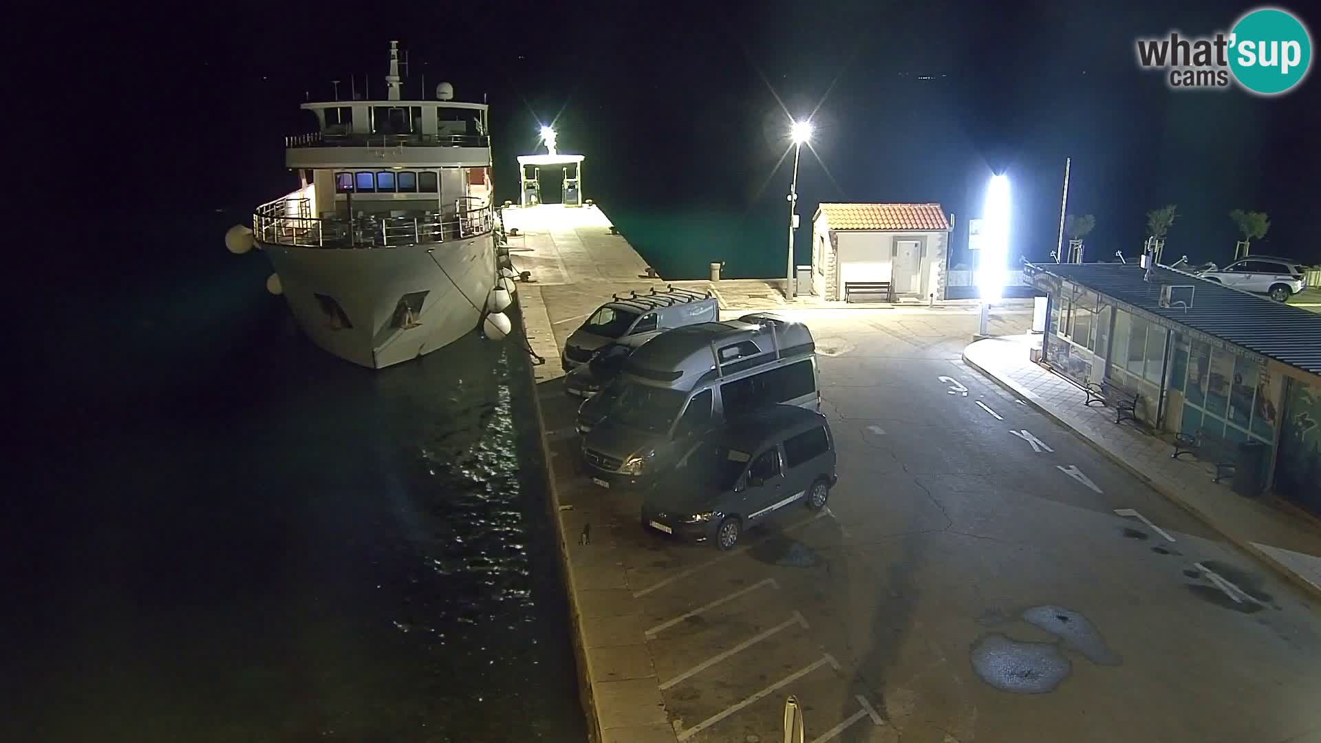 Web kamera Bol – Centar mjesta i marina | Pogled uživo