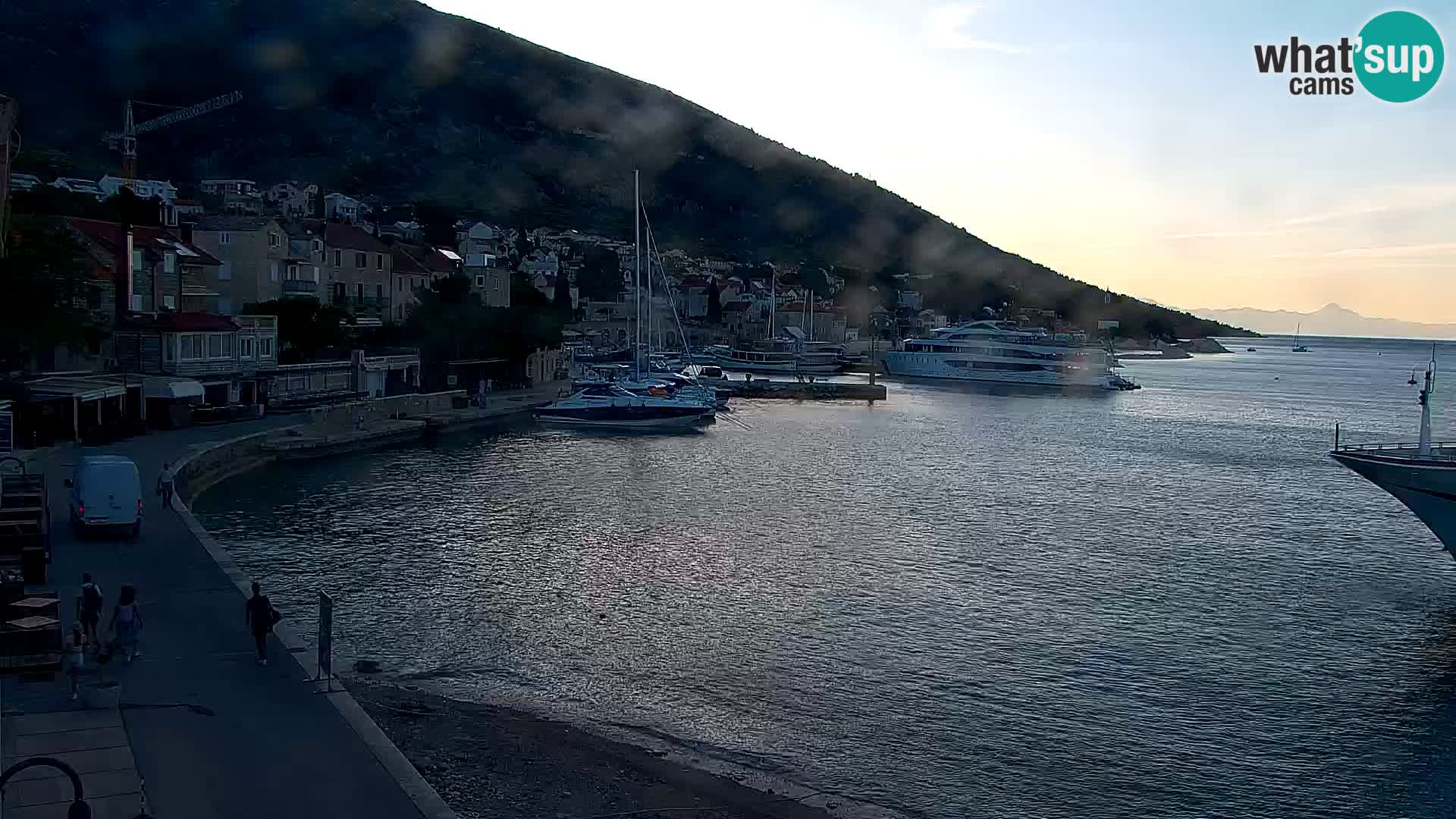 Webcam Bol Hafen & Ortszentrum – Liveblick aus Bol auf der Insel Brač
