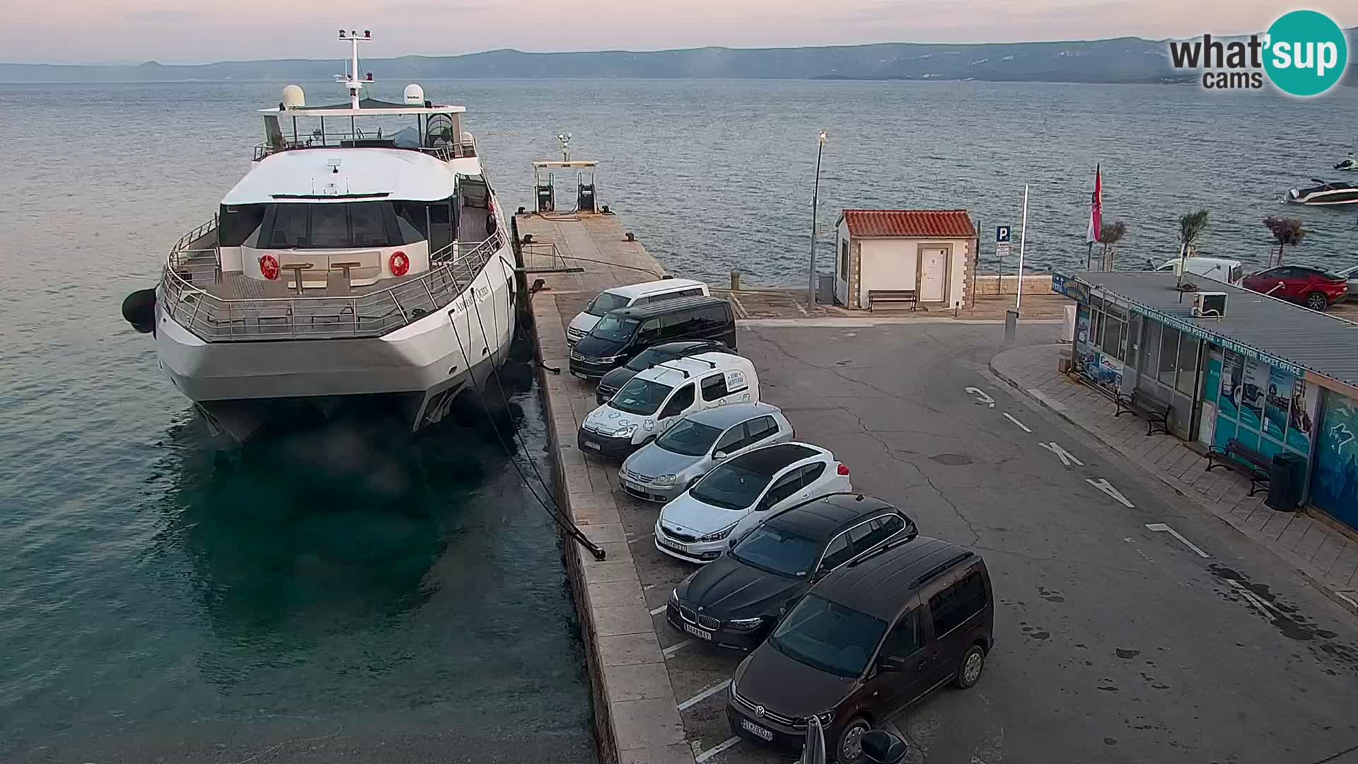 Webcam Bol Centro e Marina – Vista live dal porto di Bol