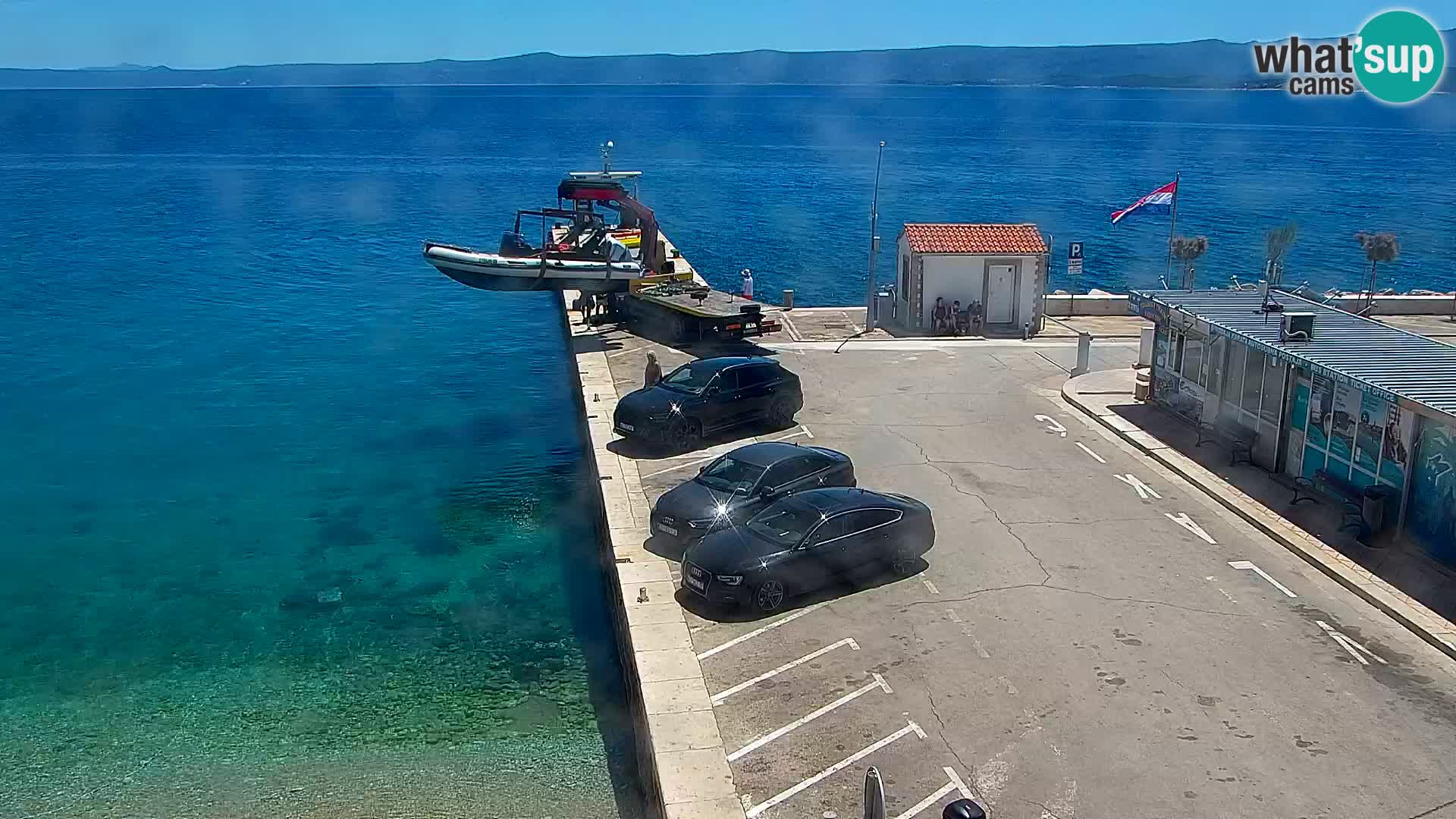Web kamera Bol – Centar mjesta i marina | Pogled uživo