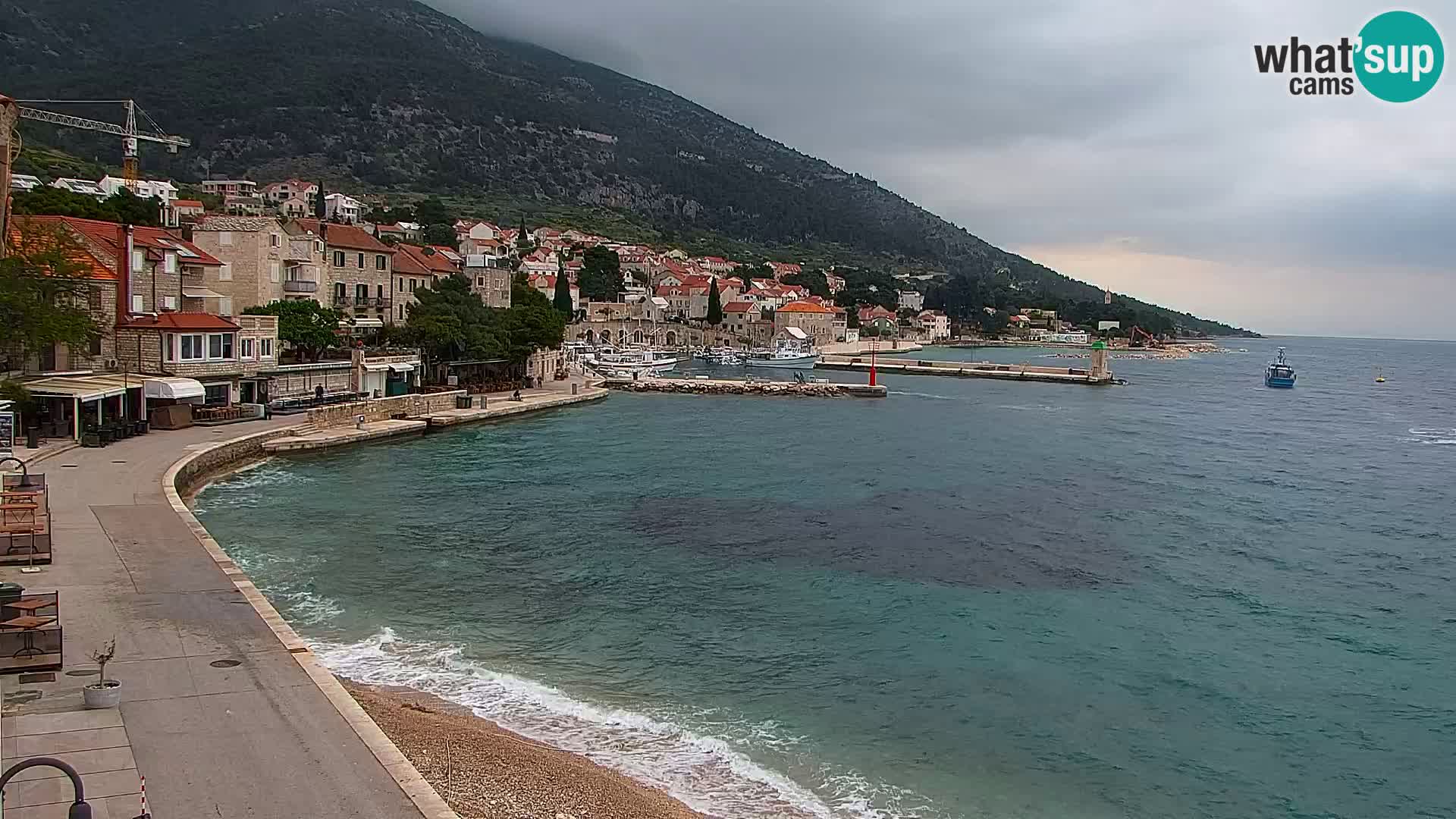 Web kamera Bol – Centar mjesta i marina | Pogled uživo