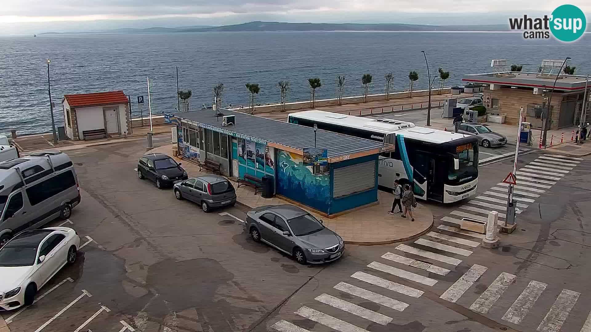 Web kamera Bol – Centar mjesta i marina | Pogled uživo