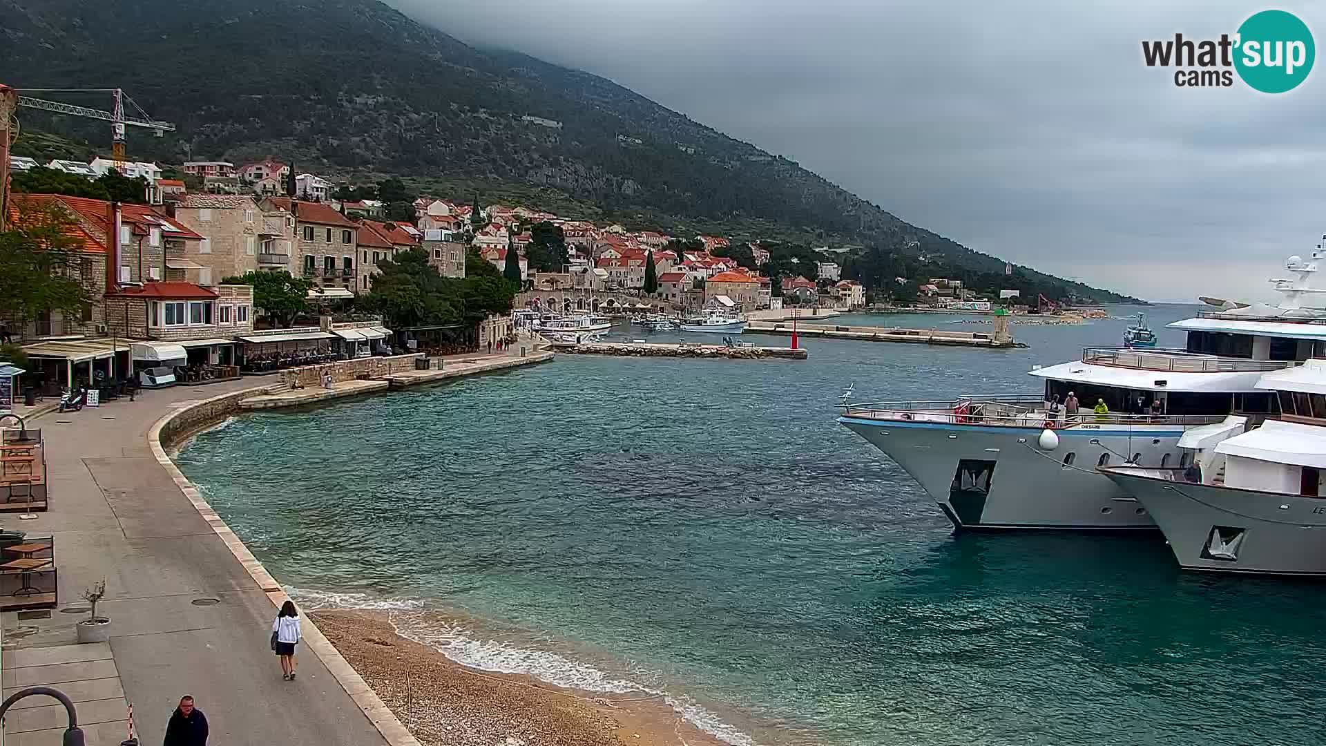 Web kamera Bol – Centar mjesta i marina | Pogled uživo