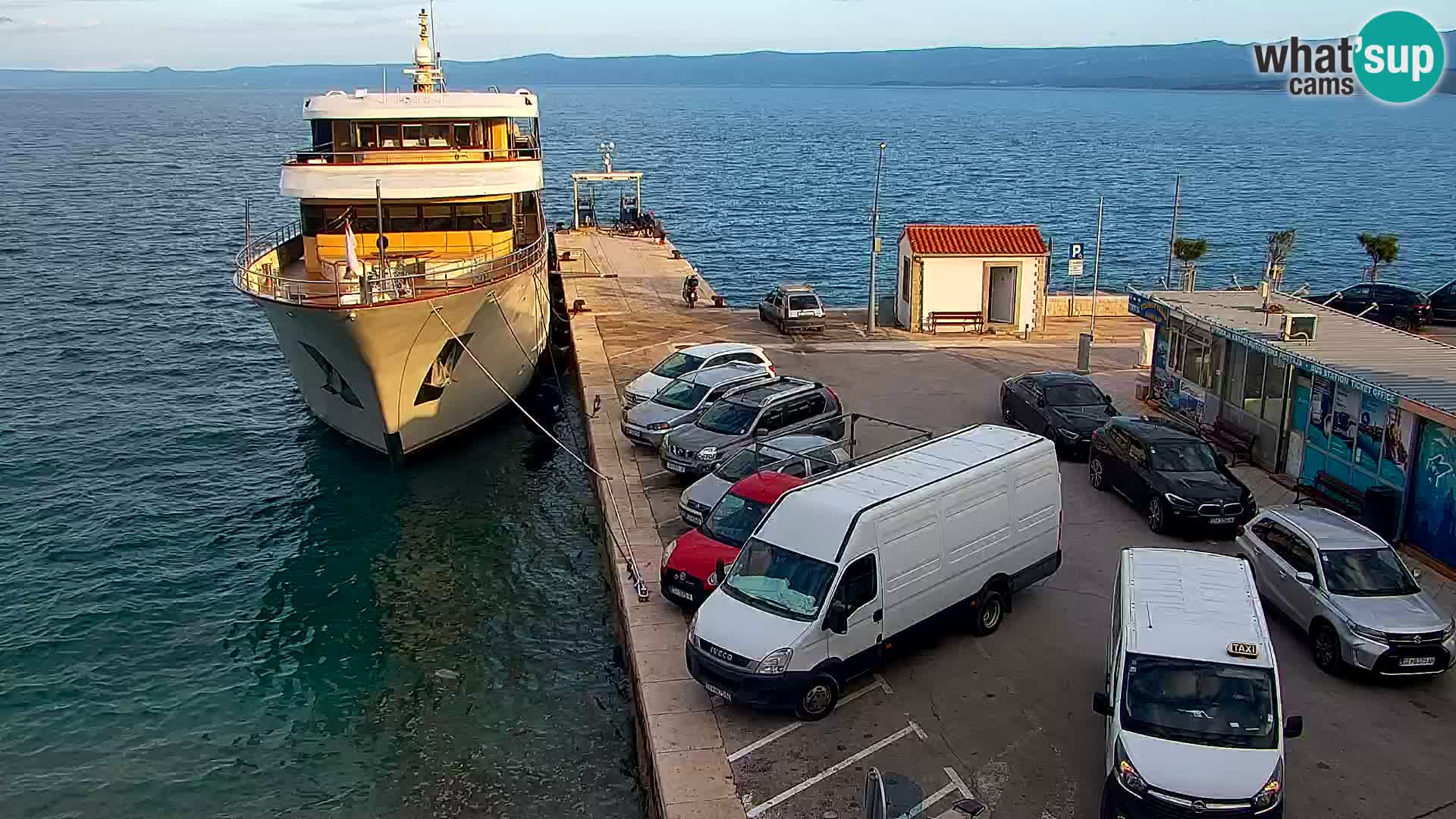 Webcam Bol Centro e Marina – Vista live dal porto di Bol