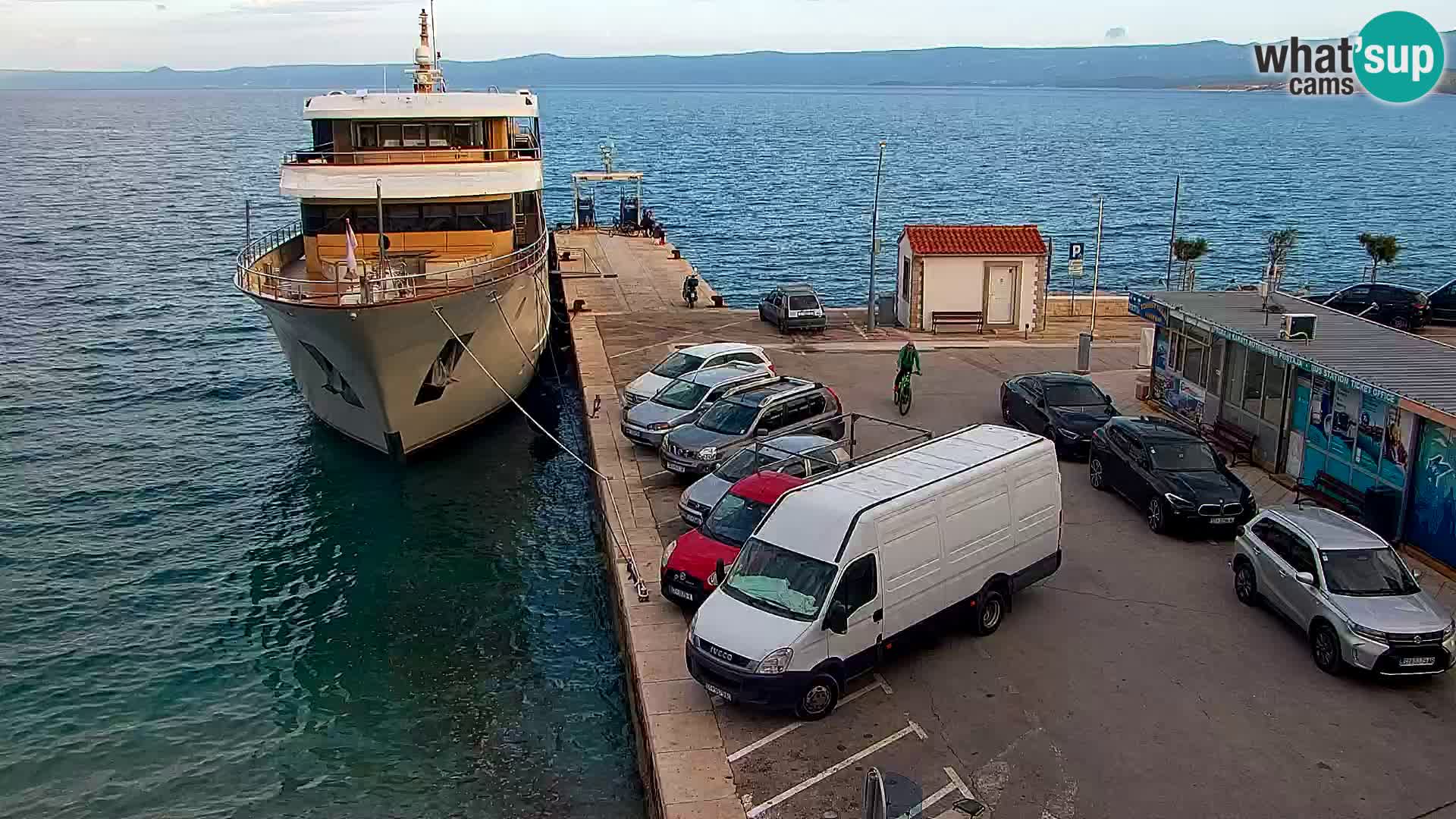 Webcam Bol Centro e Marina – Vista live dal porto di Bol