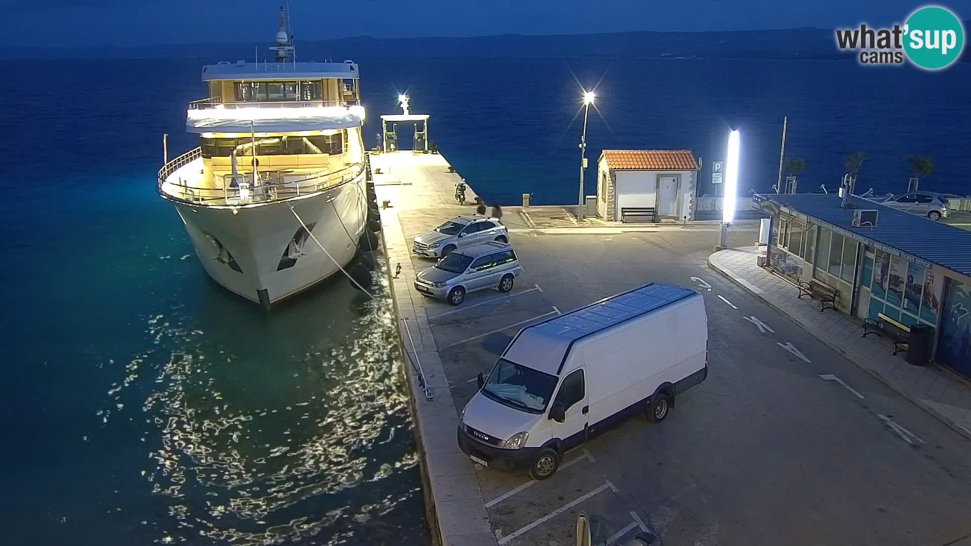 Webcam Bol Centro e Marina – Vista live dal porto di Bol
