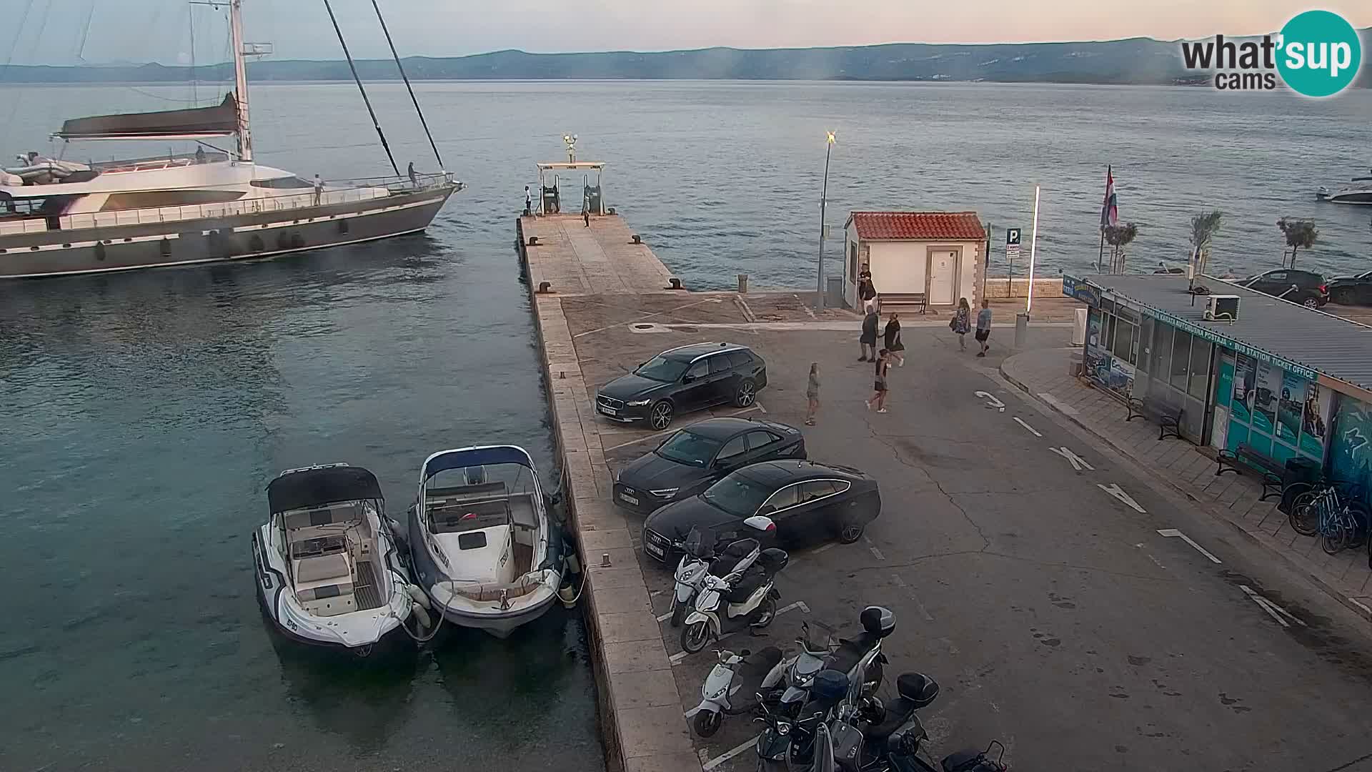 Webcam Bol Centro e Marina – Vista live dal porto di Bol