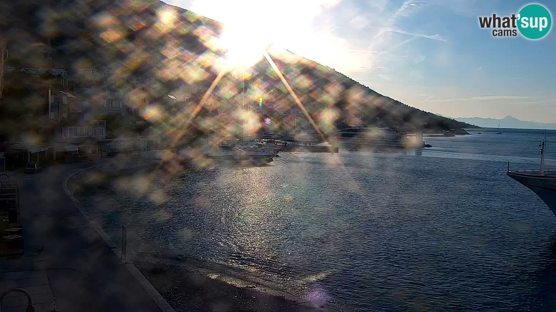 Web kamera Bol – Centar mjesta i marina | Pogled uživo