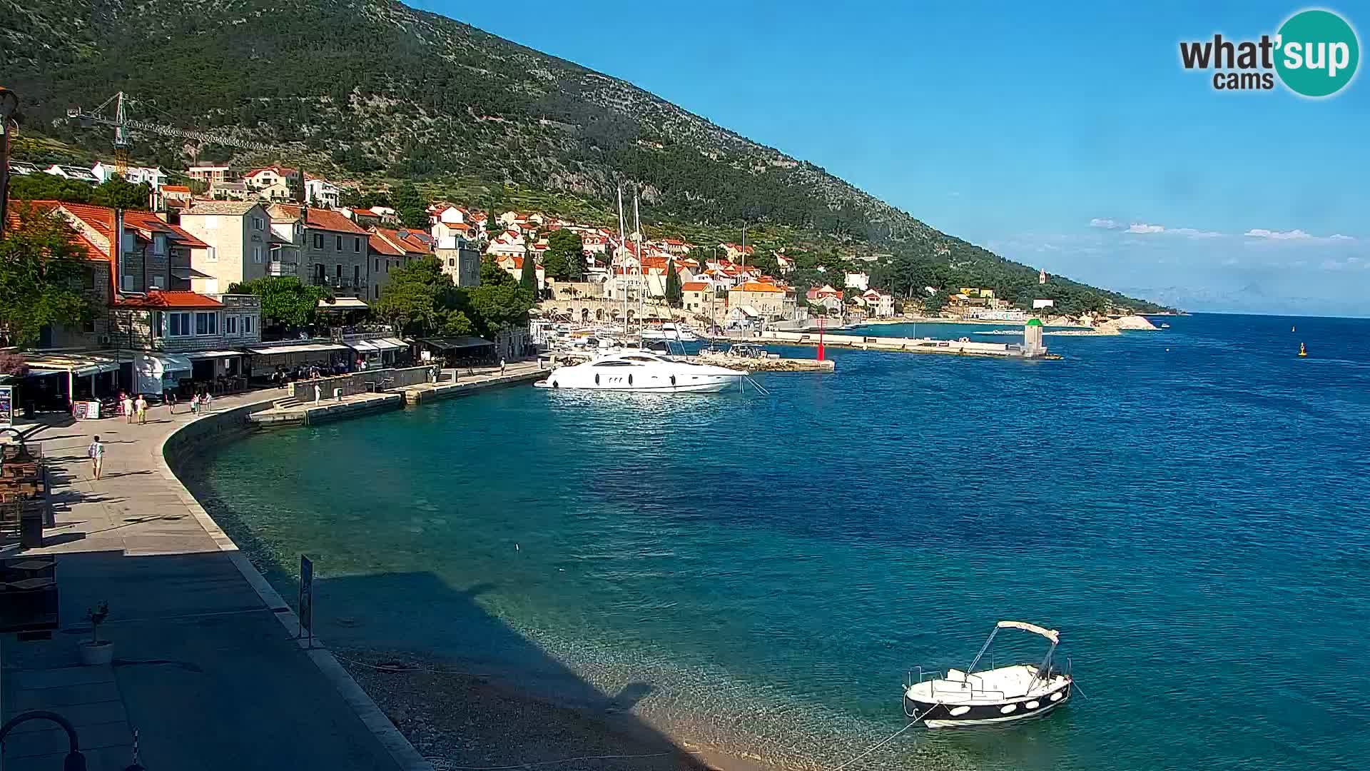 Web kamera Bol – Centar mjesta i marina | Pogled uživo