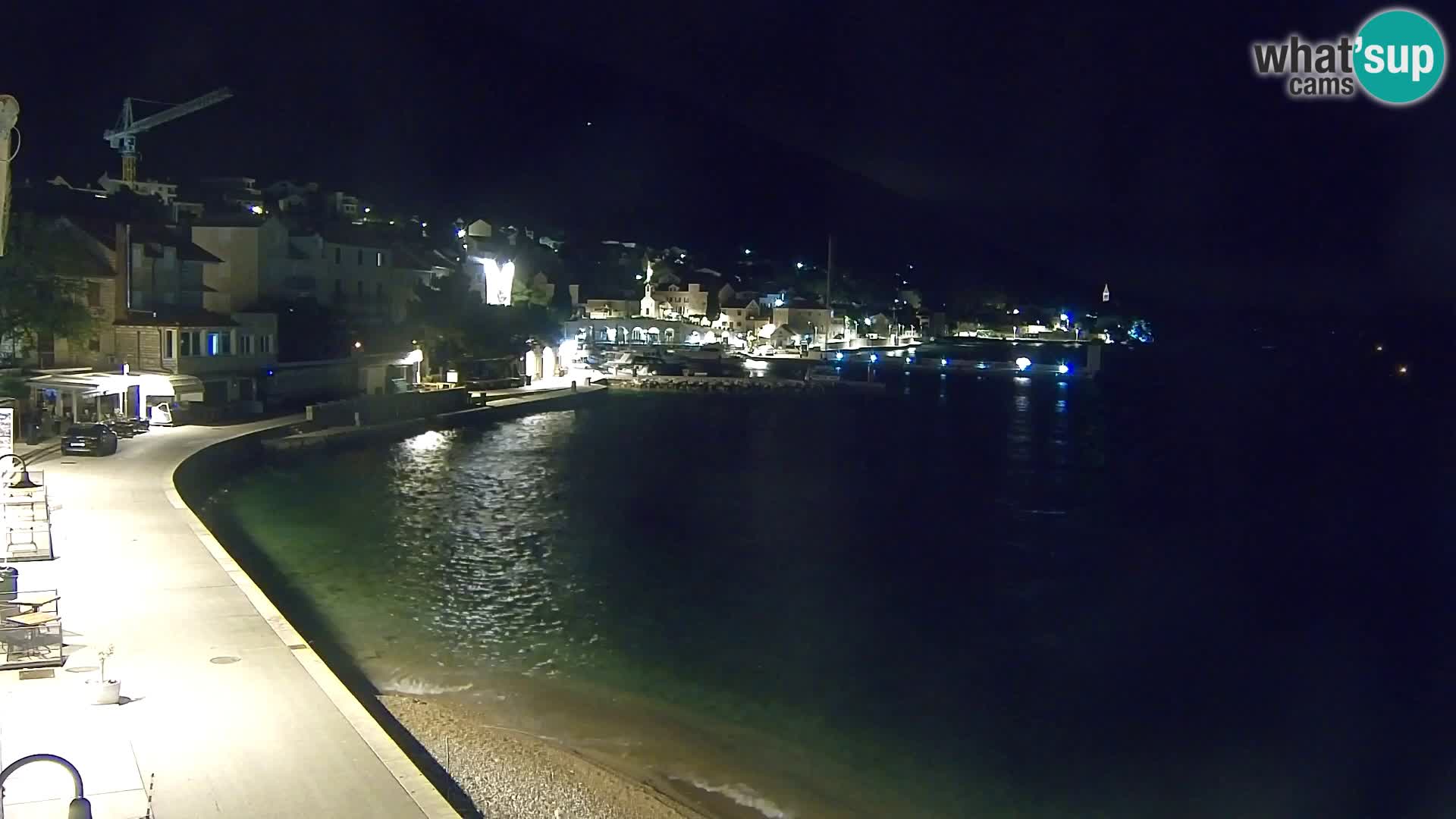 Spletna kamera Bol – Center mesta in marina v živo