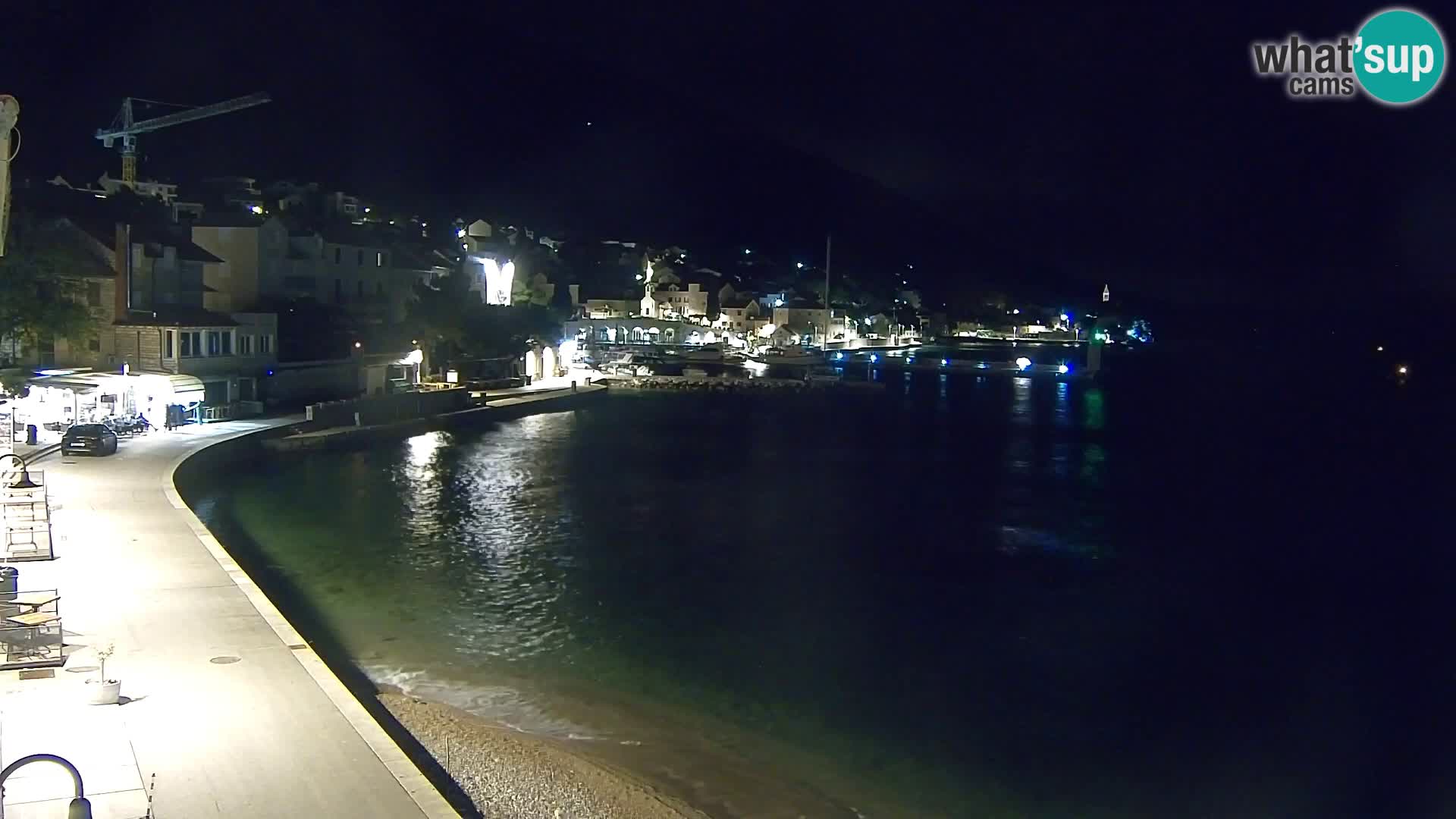 Spletna kamera Bol – Center mesta in marina v živo