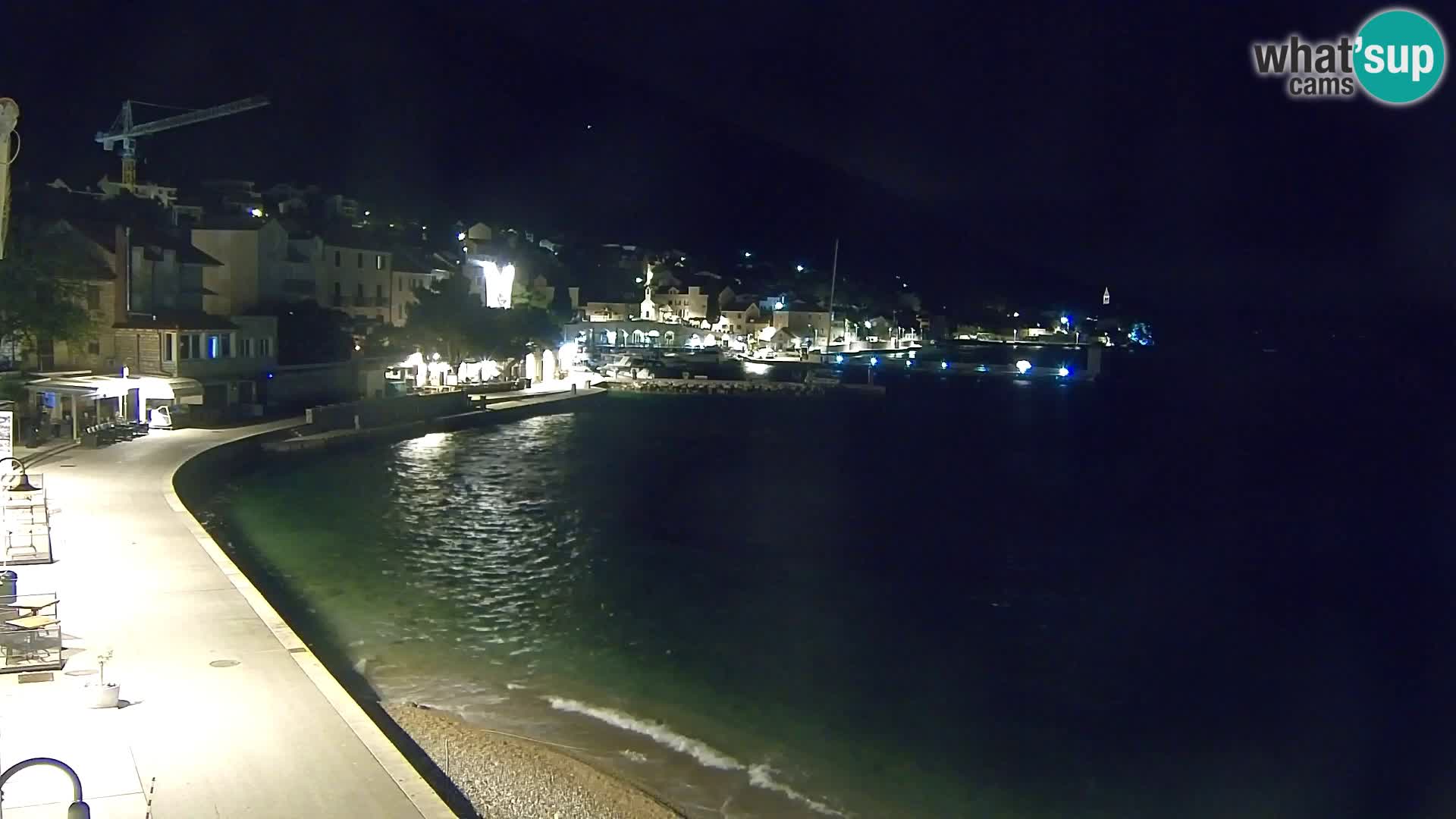 Spletna kamera Bol – Center mesta in marina v živo