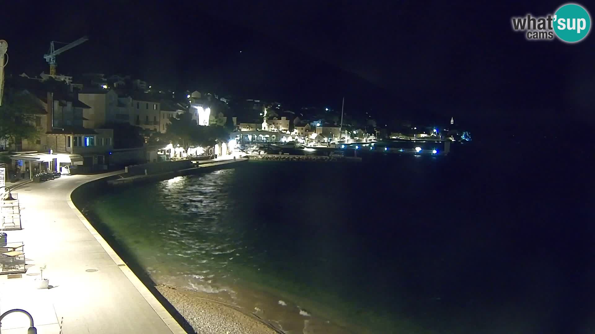 Spletna kamera Bol – Center mesta in marina v živo