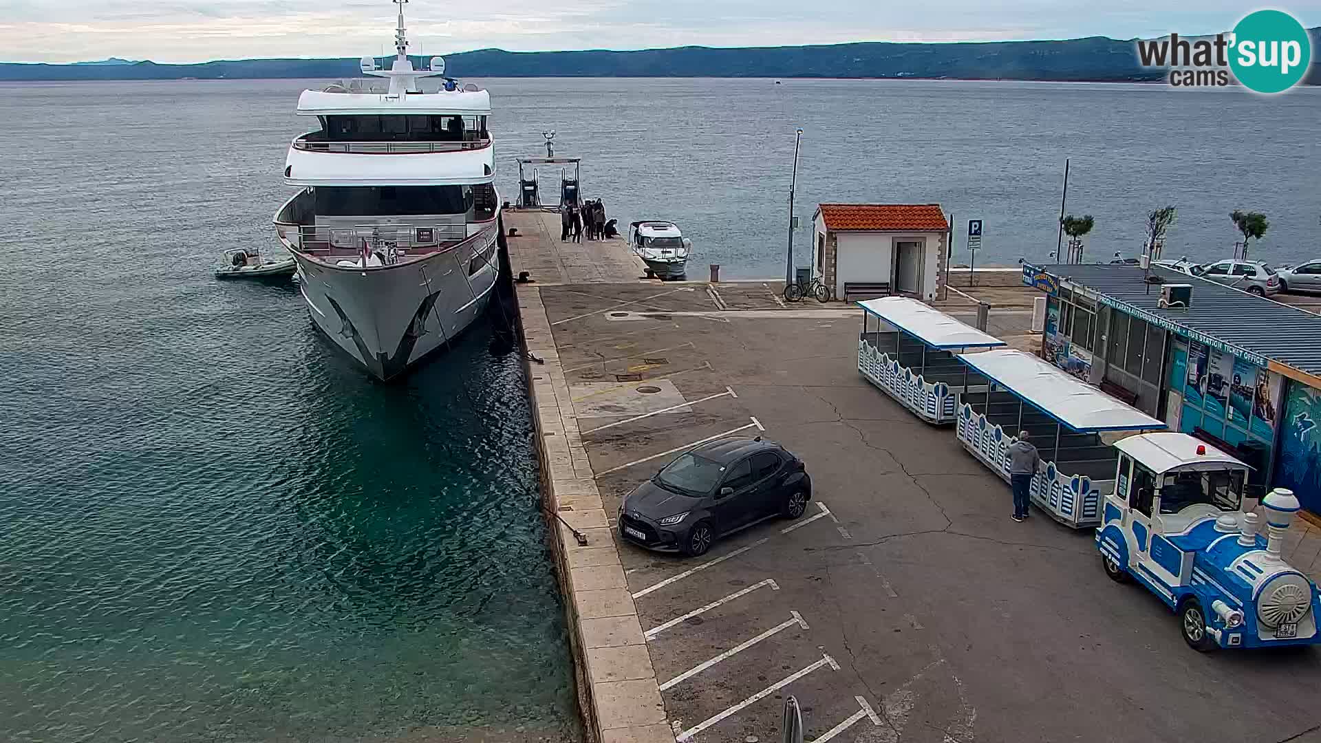 Webcam Bol Centro e Marina – Vista live dal porto di Bol