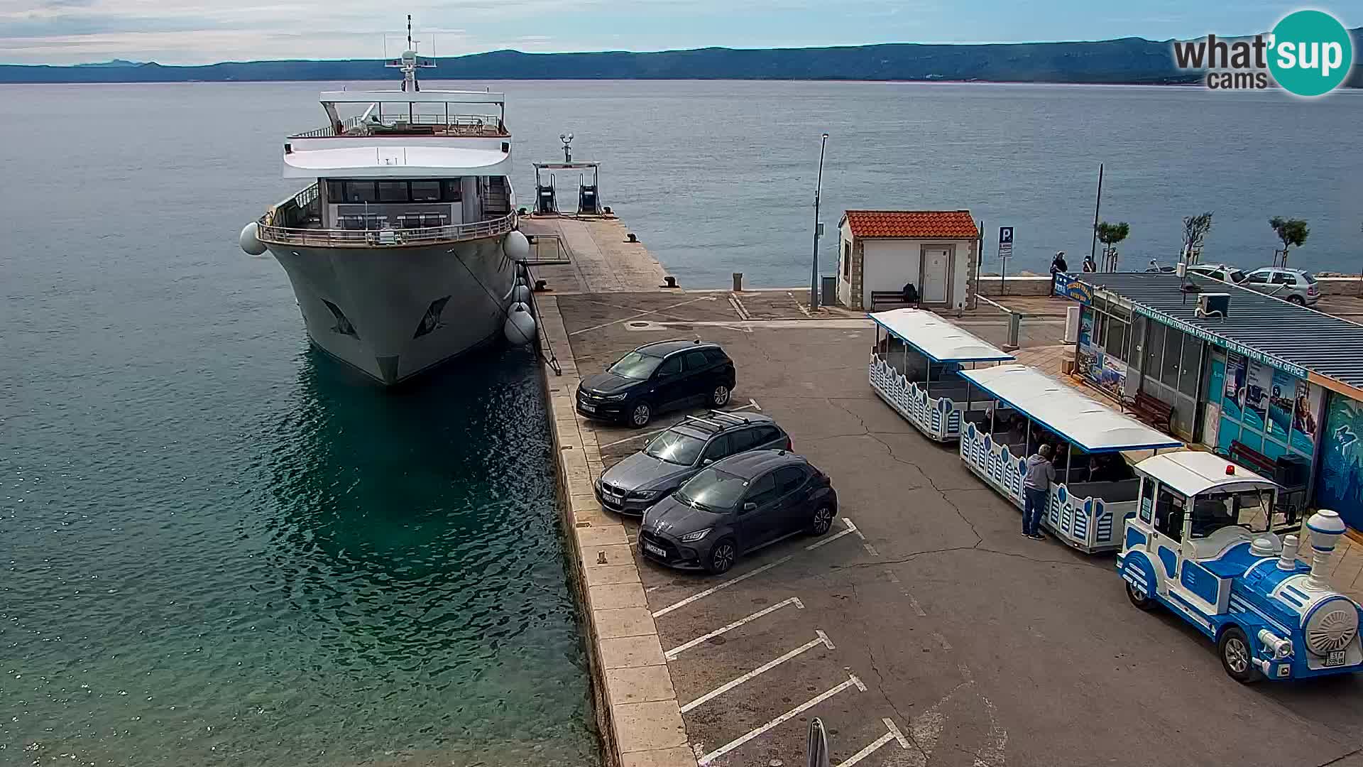 Webcam Bol Centro e Marina – Vista live dal porto di Bol