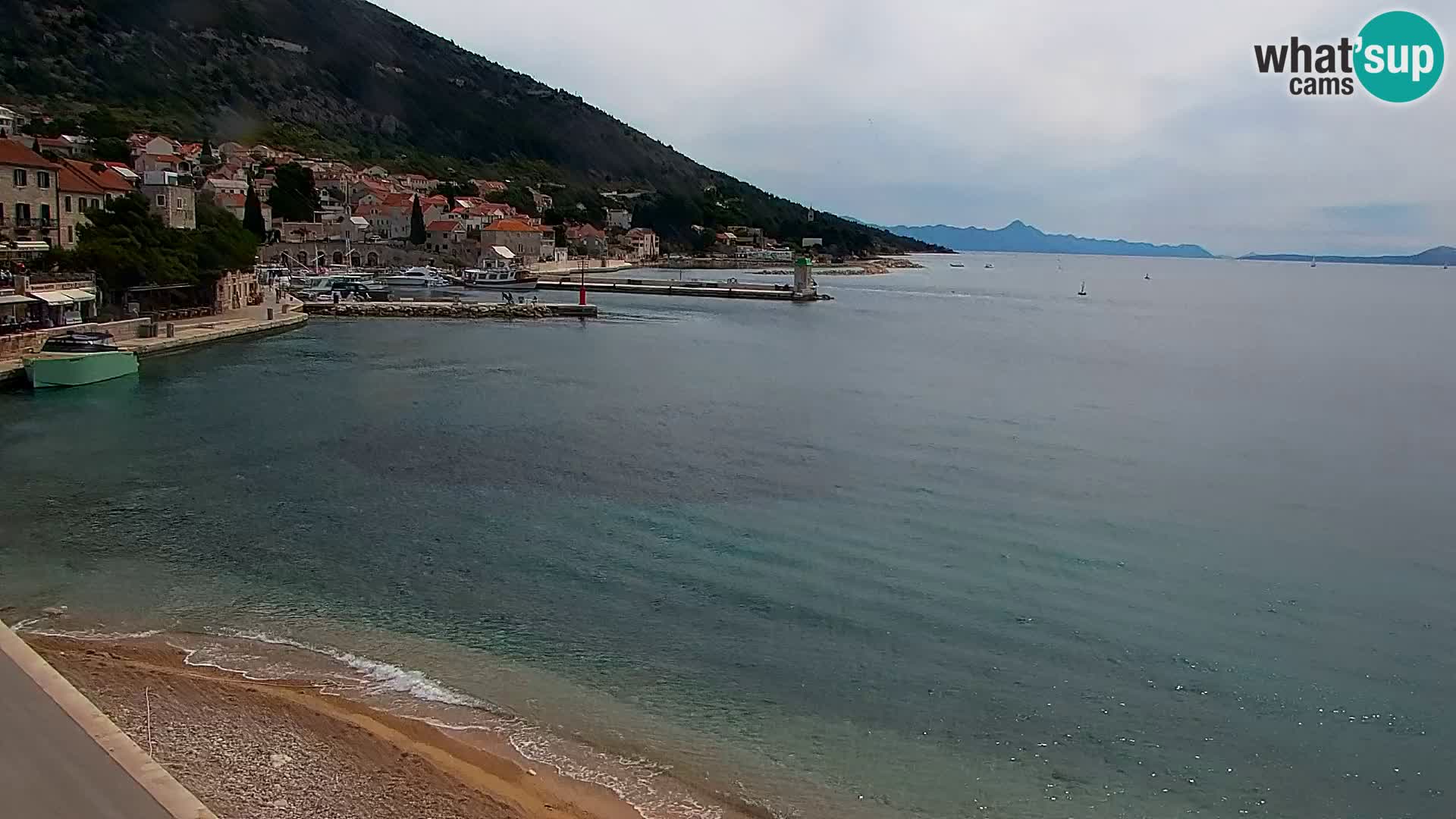Web kamera Bol – Centar mjesta i marina | Pogled uživo