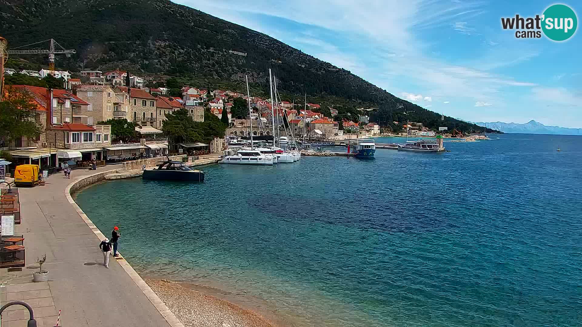 Web kamera Bol – Centar mjesta i marina | Pogled uživo