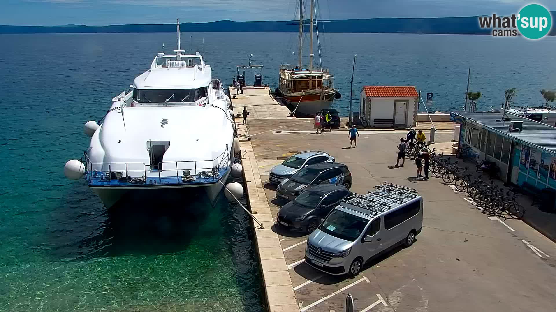 Webcam Bol Centro e Marina – Vista live dal porto di Bol