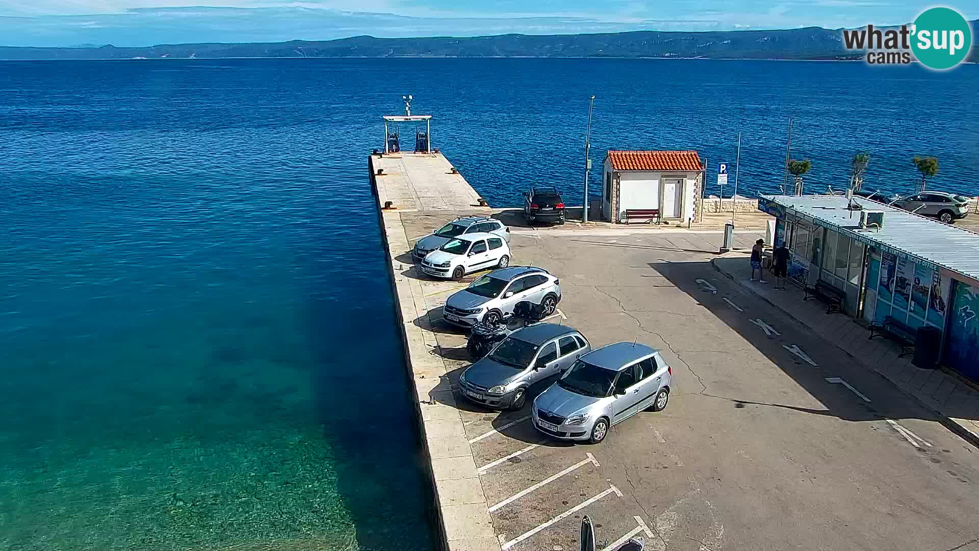 Web kamera Bol – Centar mjesta i marina | Pogled uživo