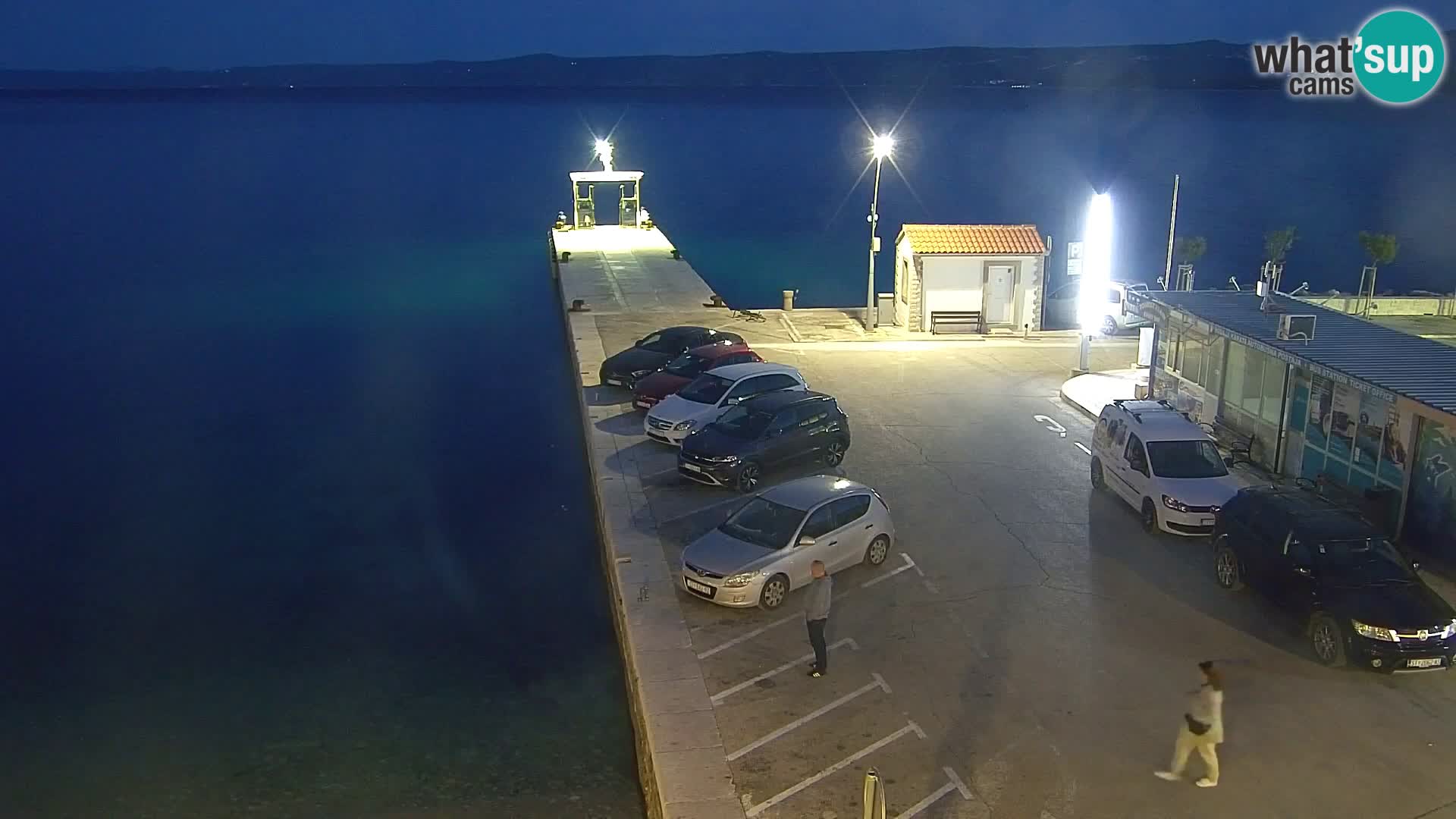 Web kamera Bol – Centar mjesta i marina | Pogled uživo