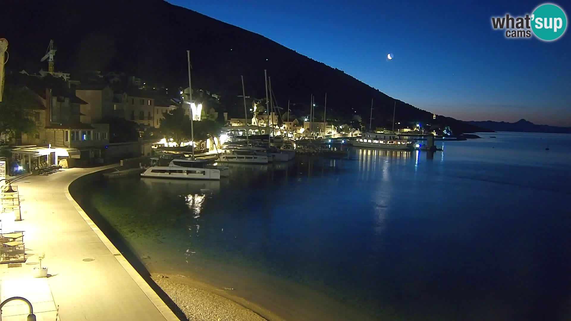 Webcam Bol Centro e Marina – Vista live dal porto di Bol
