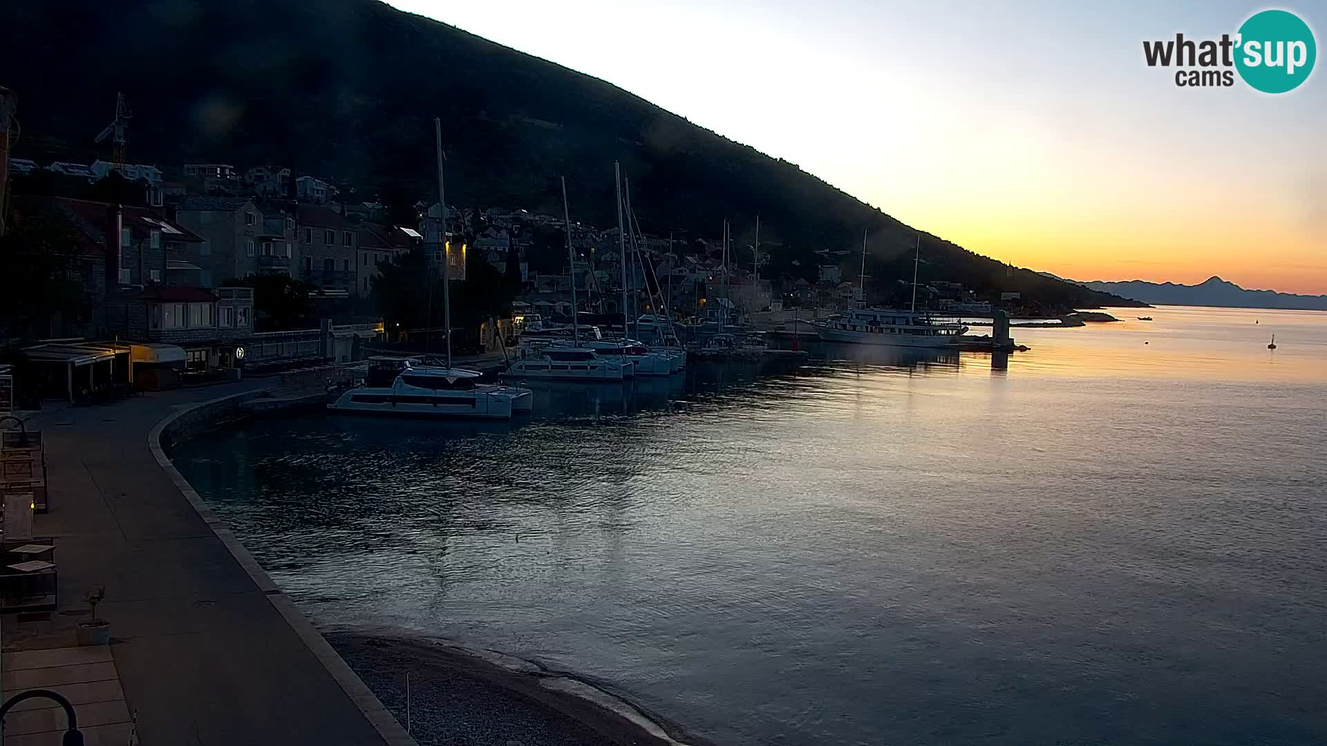 Webcam Bol Hafen & Ortszentrum – Liveblick aus Bol auf der Insel Brač