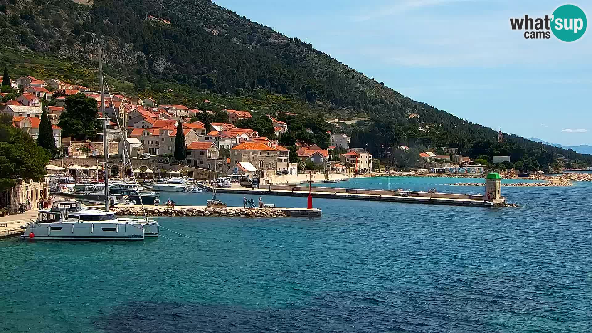 Webcam Bol Centro e Marina – Vista live dal porto di Bol