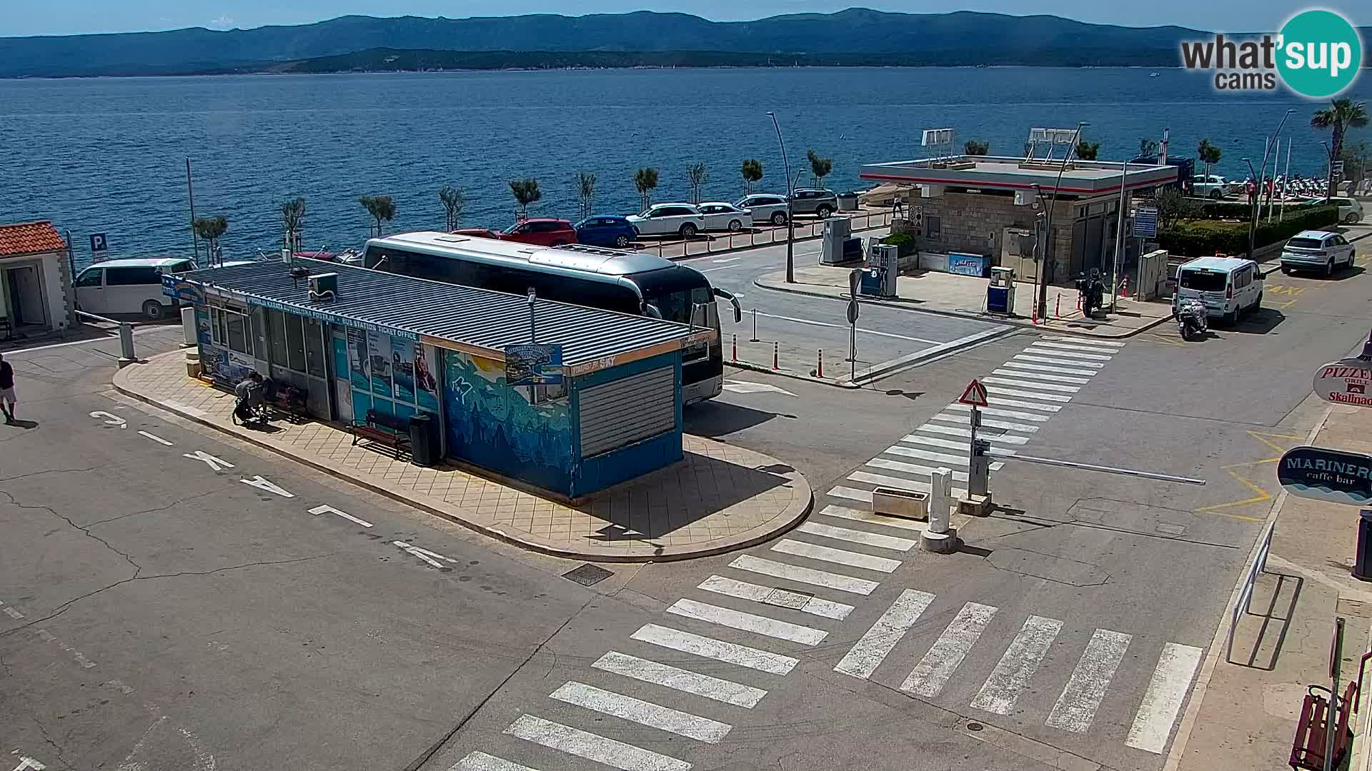 Web kamera Bol – Centar mjesta i marina | Pogled uživo