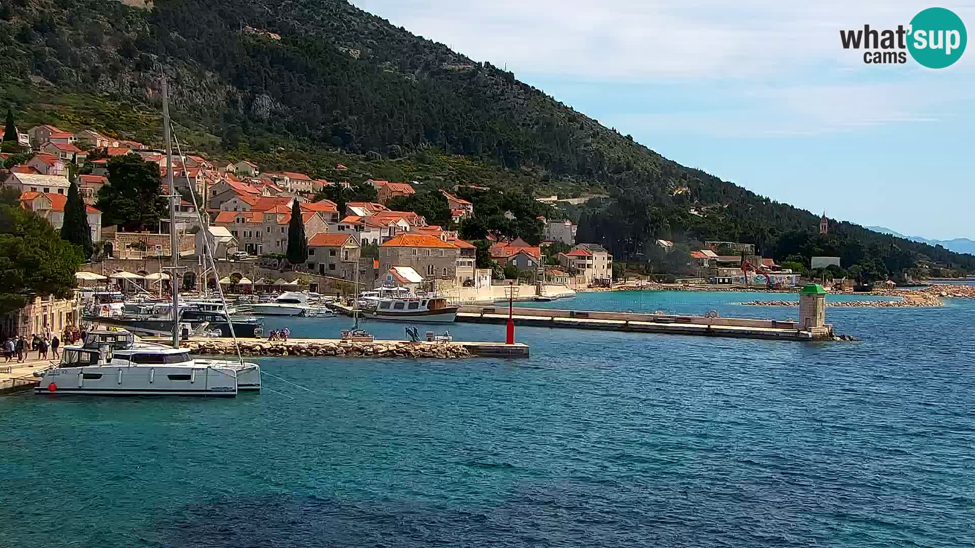 Webcam Bol Centro e Marina – Vista live dal porto di Bol