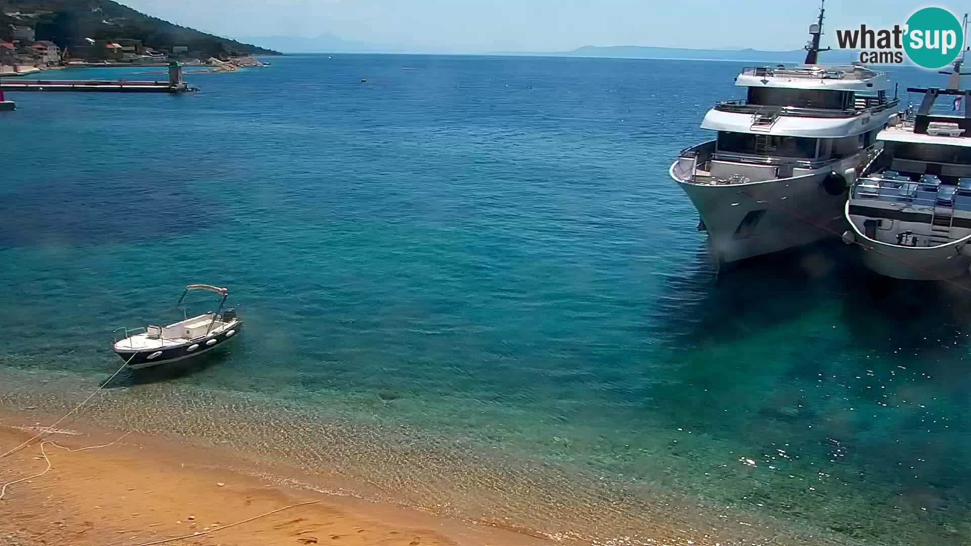 Web kamera Bol – Centar mjesta i marina | Pogled uživo