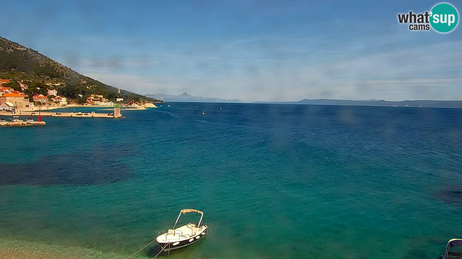 Web kamera Bol – Centar mjesta i marina | Pogled uživo