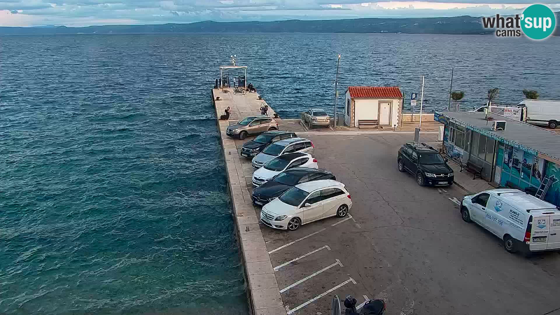 Web kamera Bol – Centar mjesta i marina | Pogled uživo