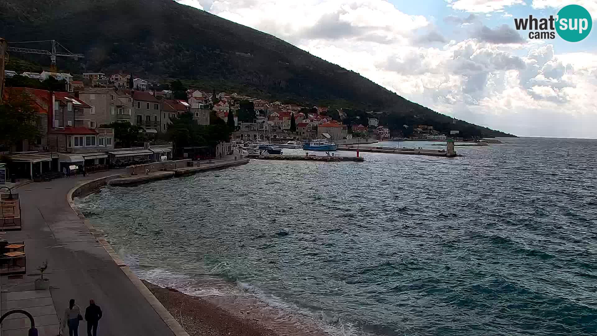 Web kamera Bol – Centar mjesta i marina | Pogled uživo