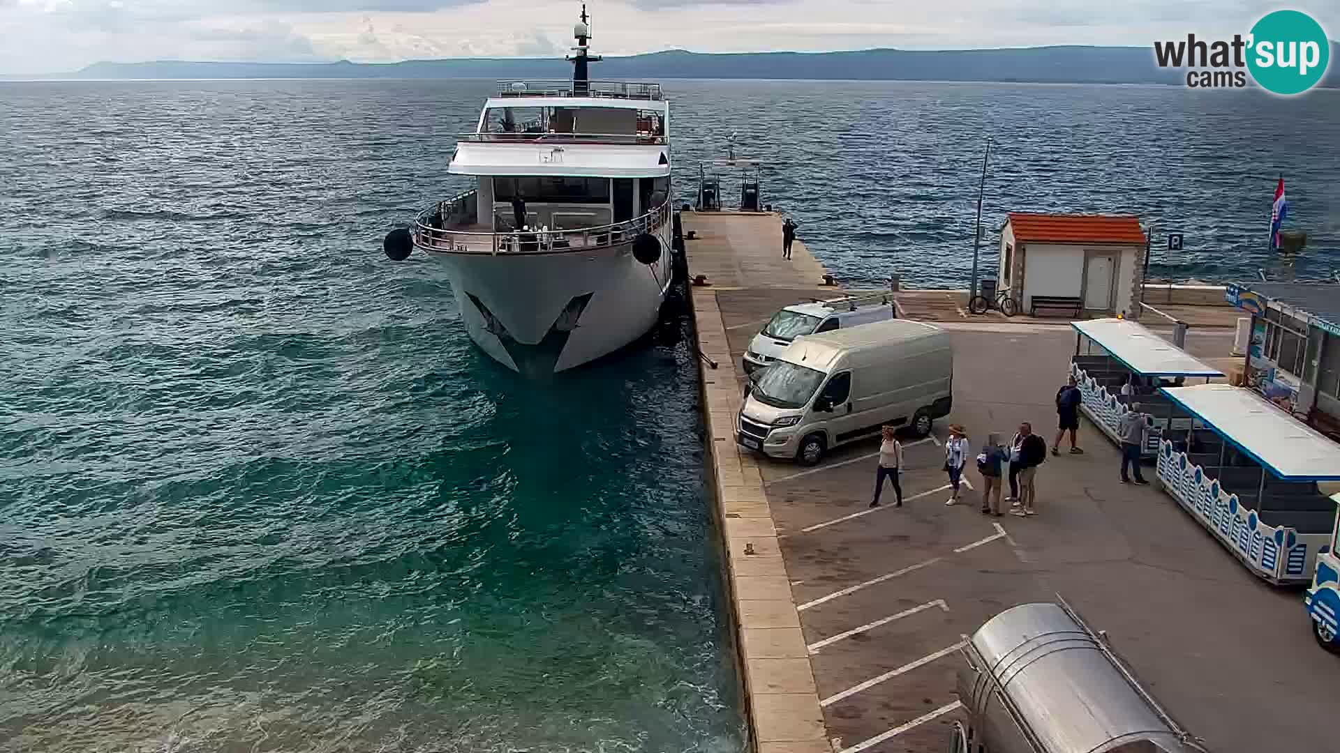 Web kamera Bol – Centar mjesta i marina | Pogled uživo