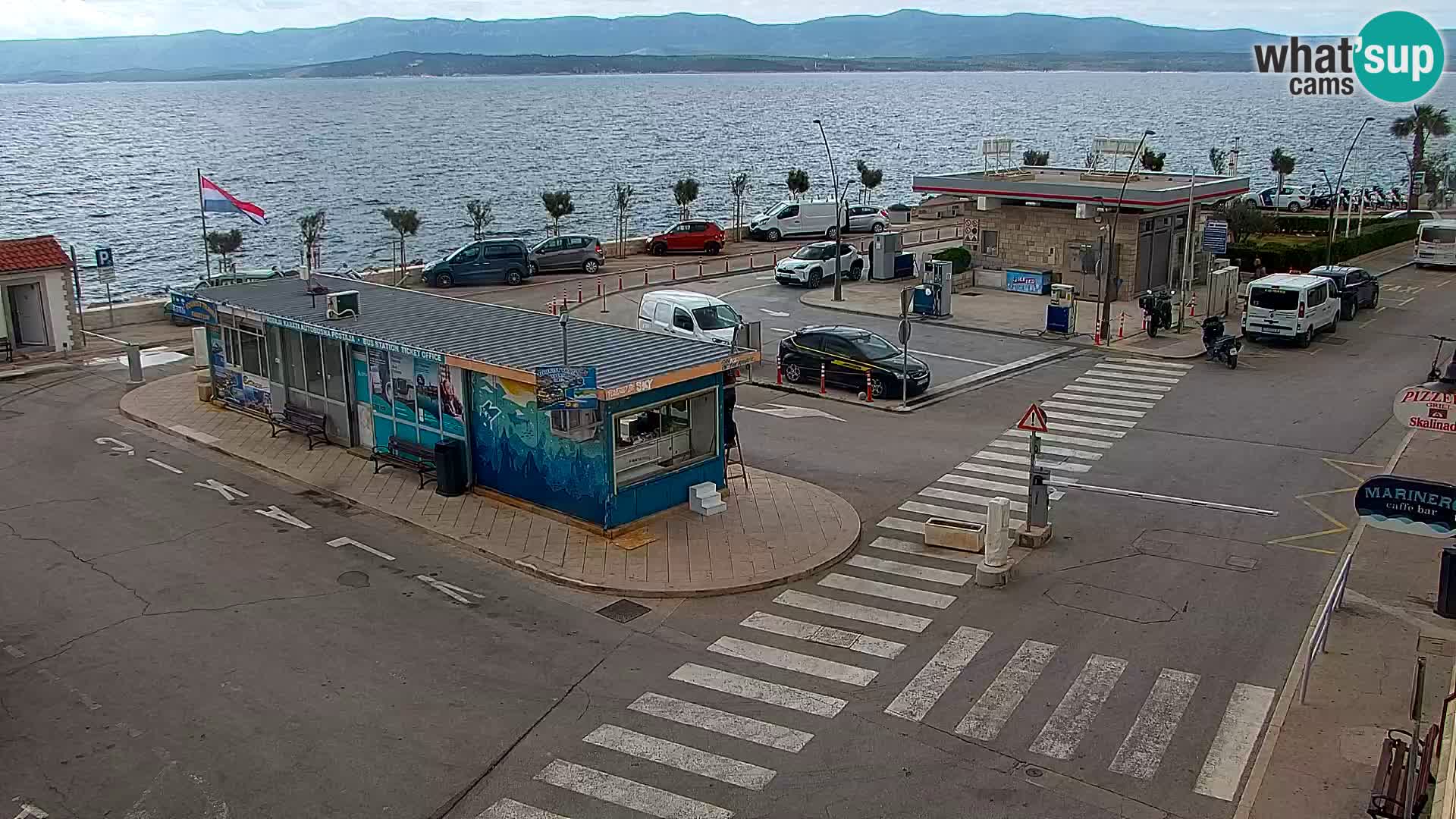 Web kamera Bol – Centar mjesta i marina | Pogled uživo