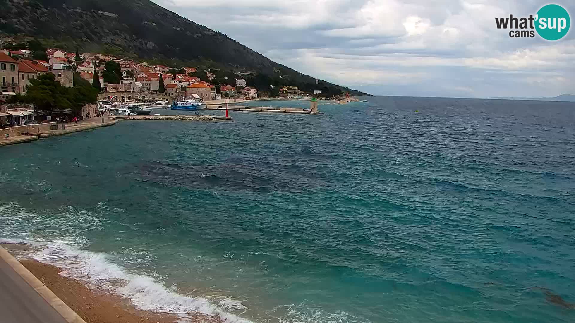 Web kamera Bol – Centar mjesta i marina | Pogled uživo