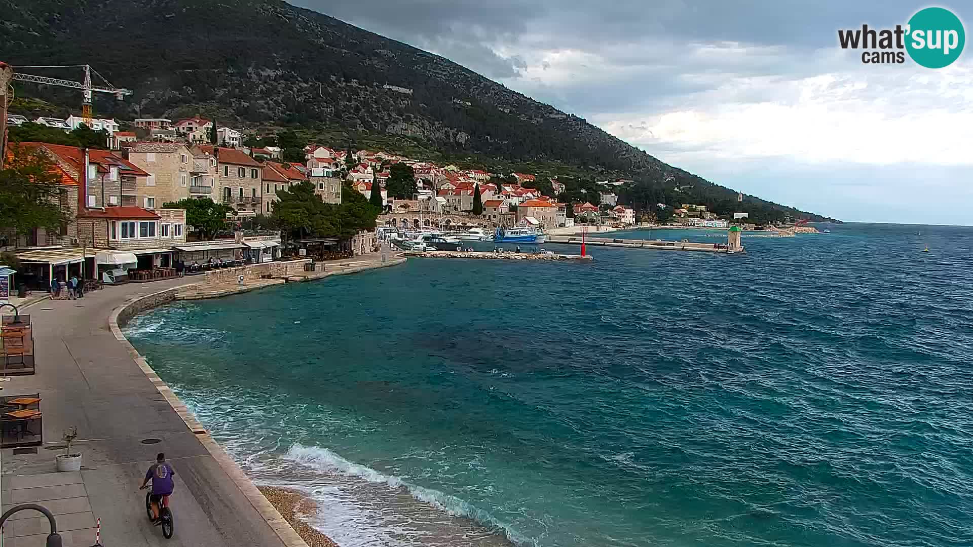 Web kamera Bol – Centar mjesta i marina | Pogled uživo