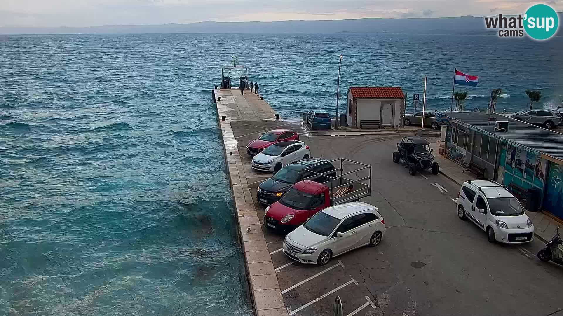 Web kamera Bol – Centar mjesta i marina | Pogled uživo
