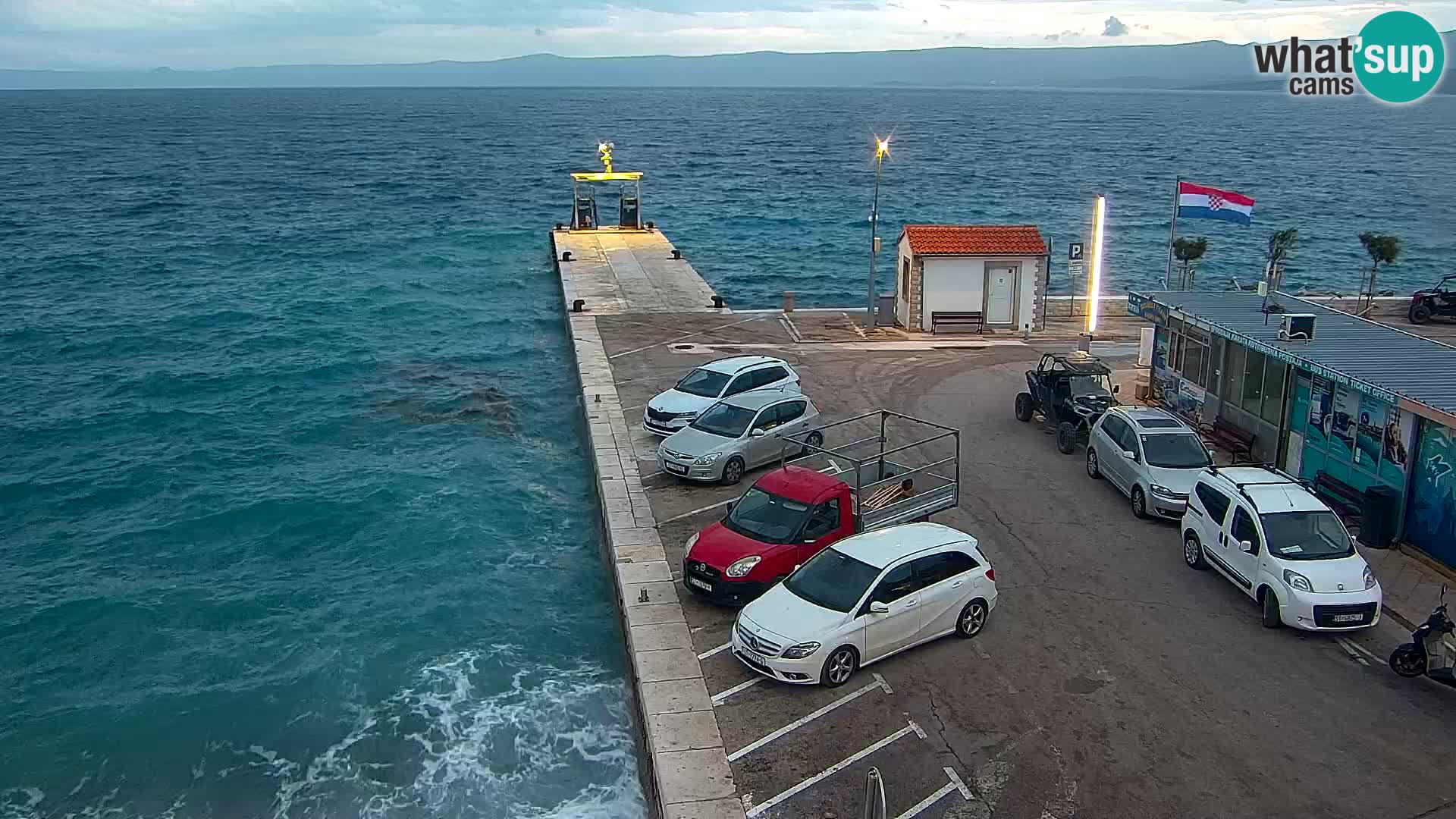 Webcam Bol Centro e Marina – Vista live dal porto di Bol