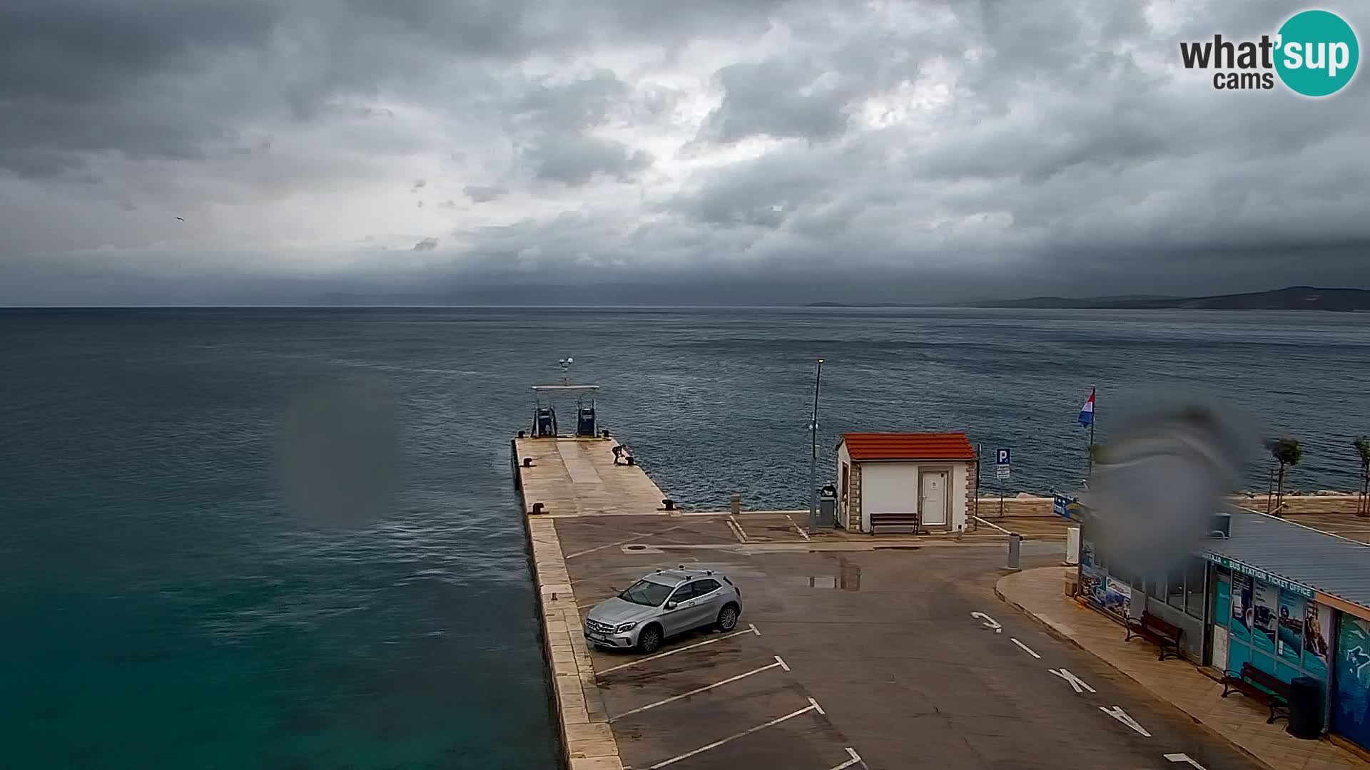 Web kamera Bol – Centar mjesta i marina | Pogled uživo