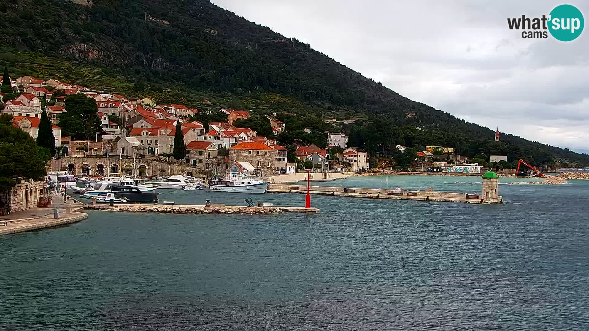 Web kamera Bol – Centar mjesta i marina | Pogled uživo