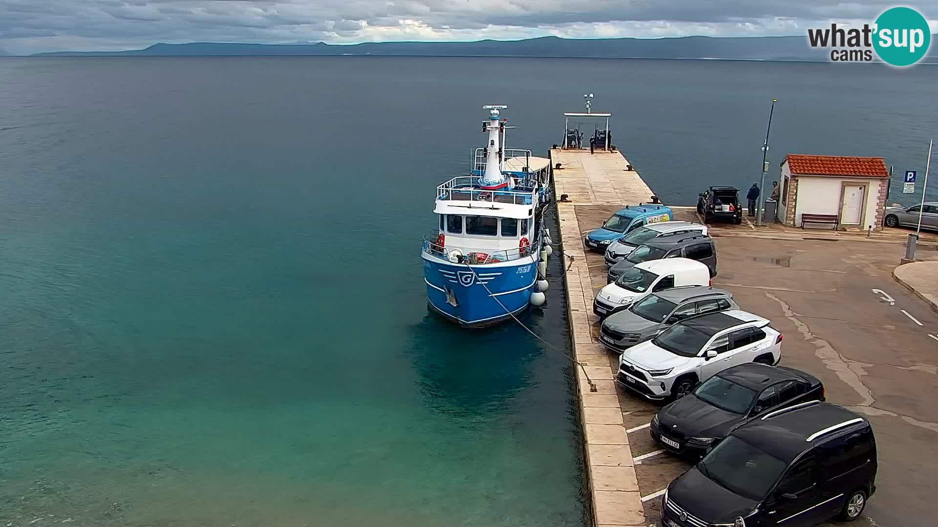 Web kamera Bol – Centar mjesta i marina | Pogled uživo