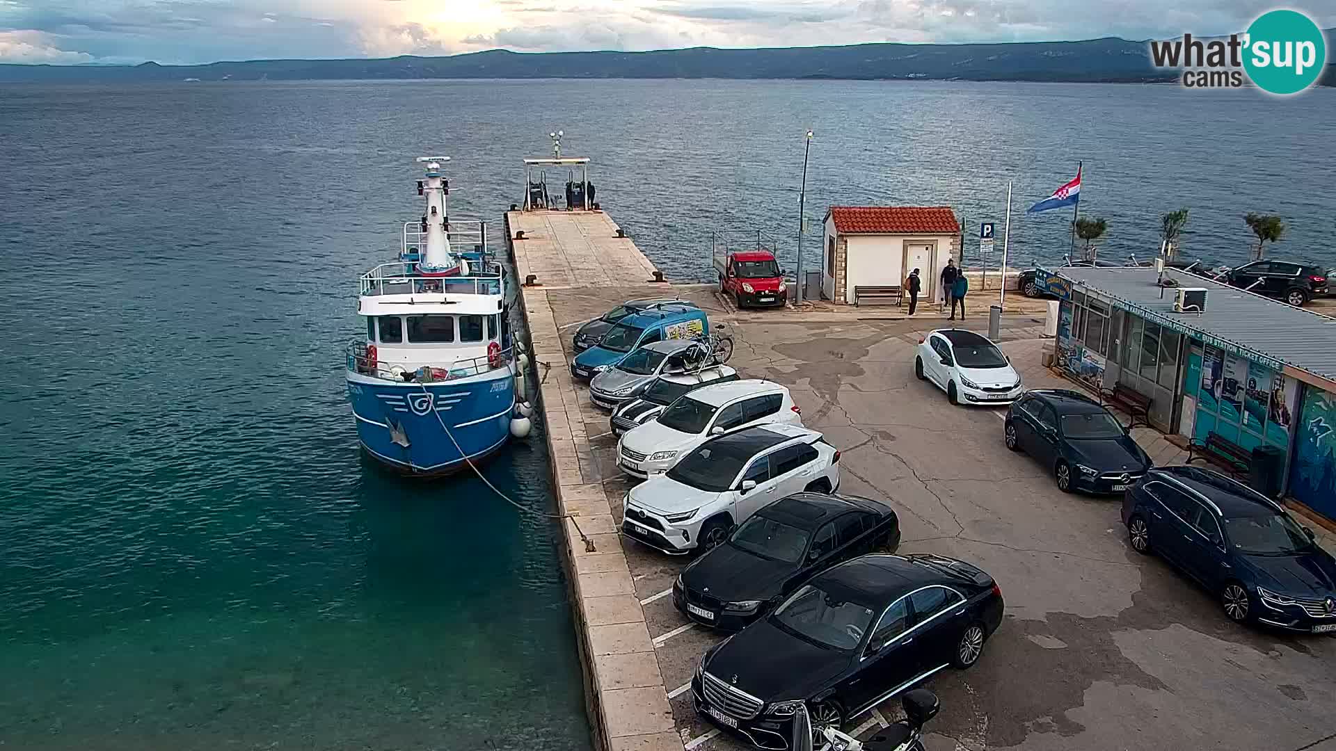 Webcam Bol Centro e Marina – Vista live dal porto di Bol